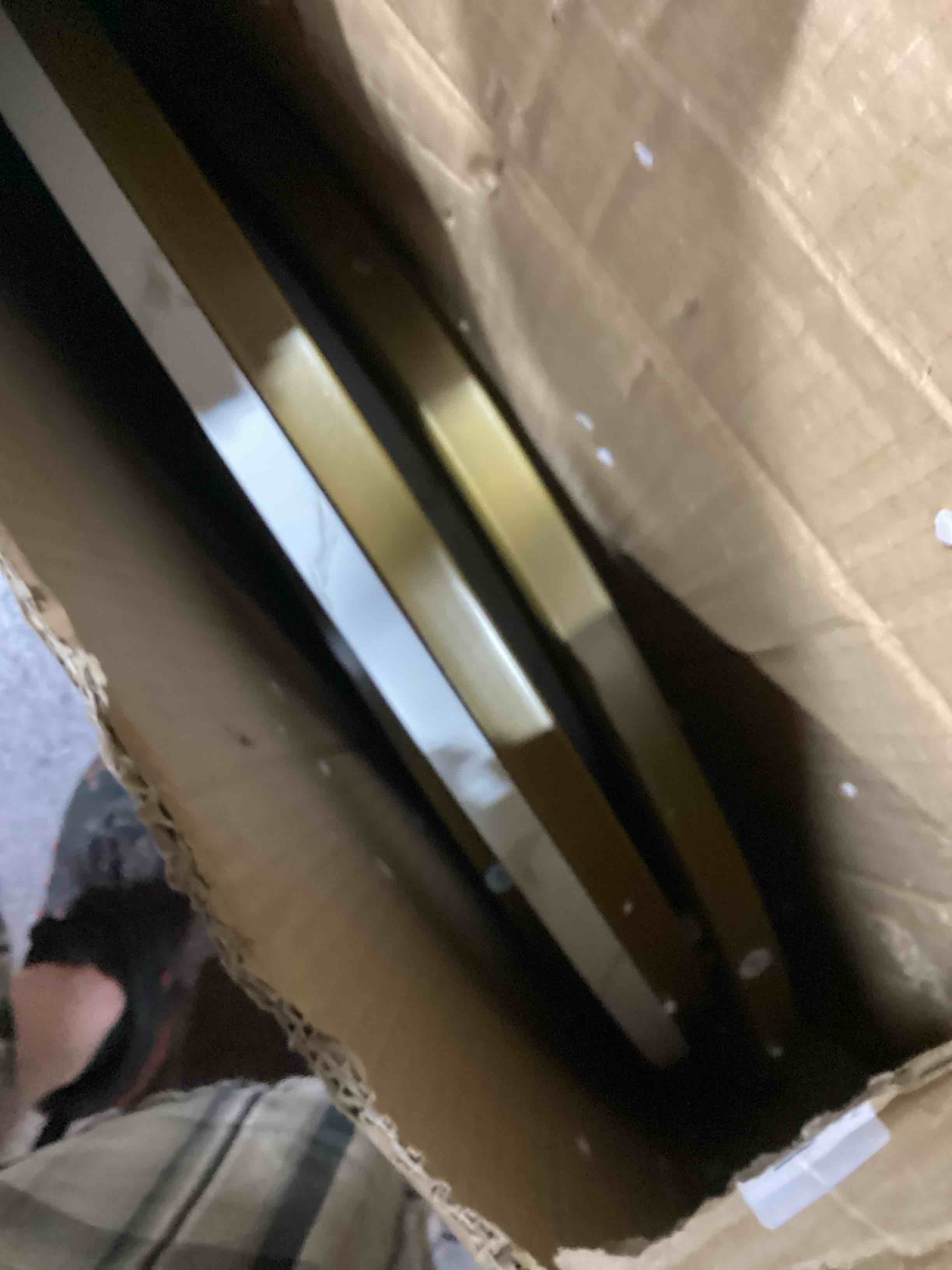 https://s3.amazonaws.com/lotting-images-prod/bidfta/GRA3550180_1747414076727.jpeg