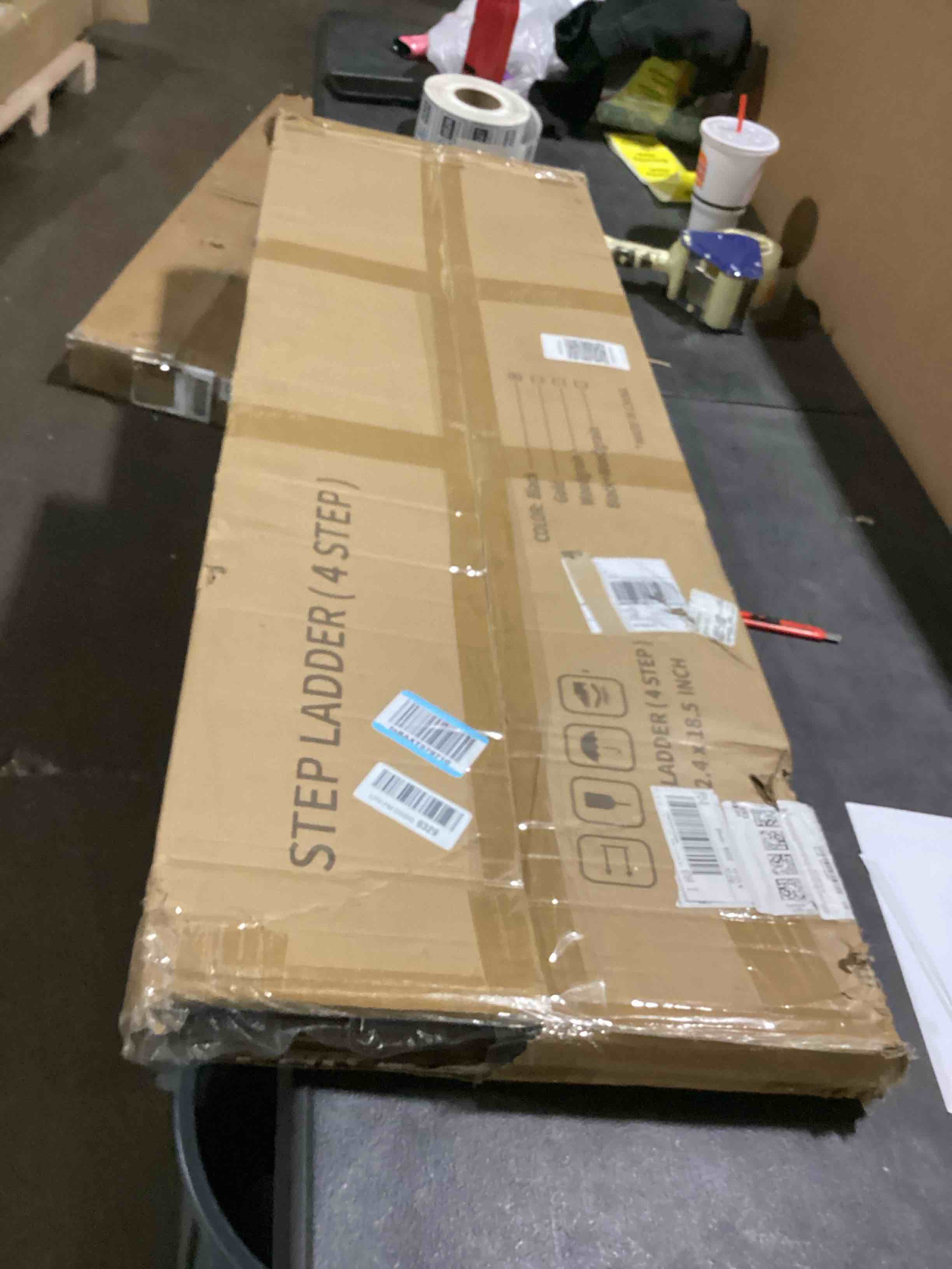https://s3.amazonaws.com/lotting-images-prod/bidfta/GRA3550517_1747933928526.jpeg