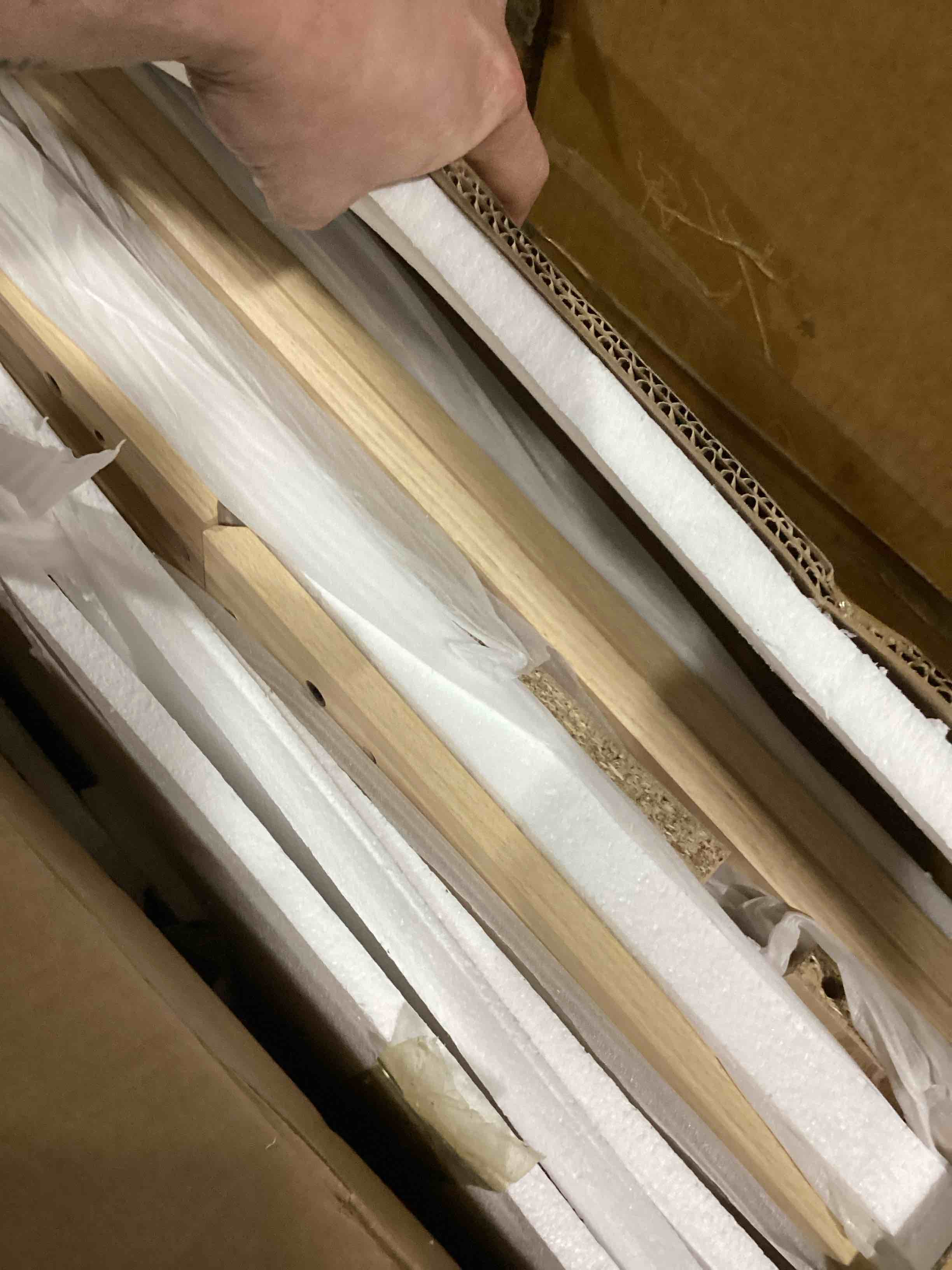 https://s3.amazonaws.com/lotting-images-prod/bidfta/GRA3550937_1748360180447.jpeg