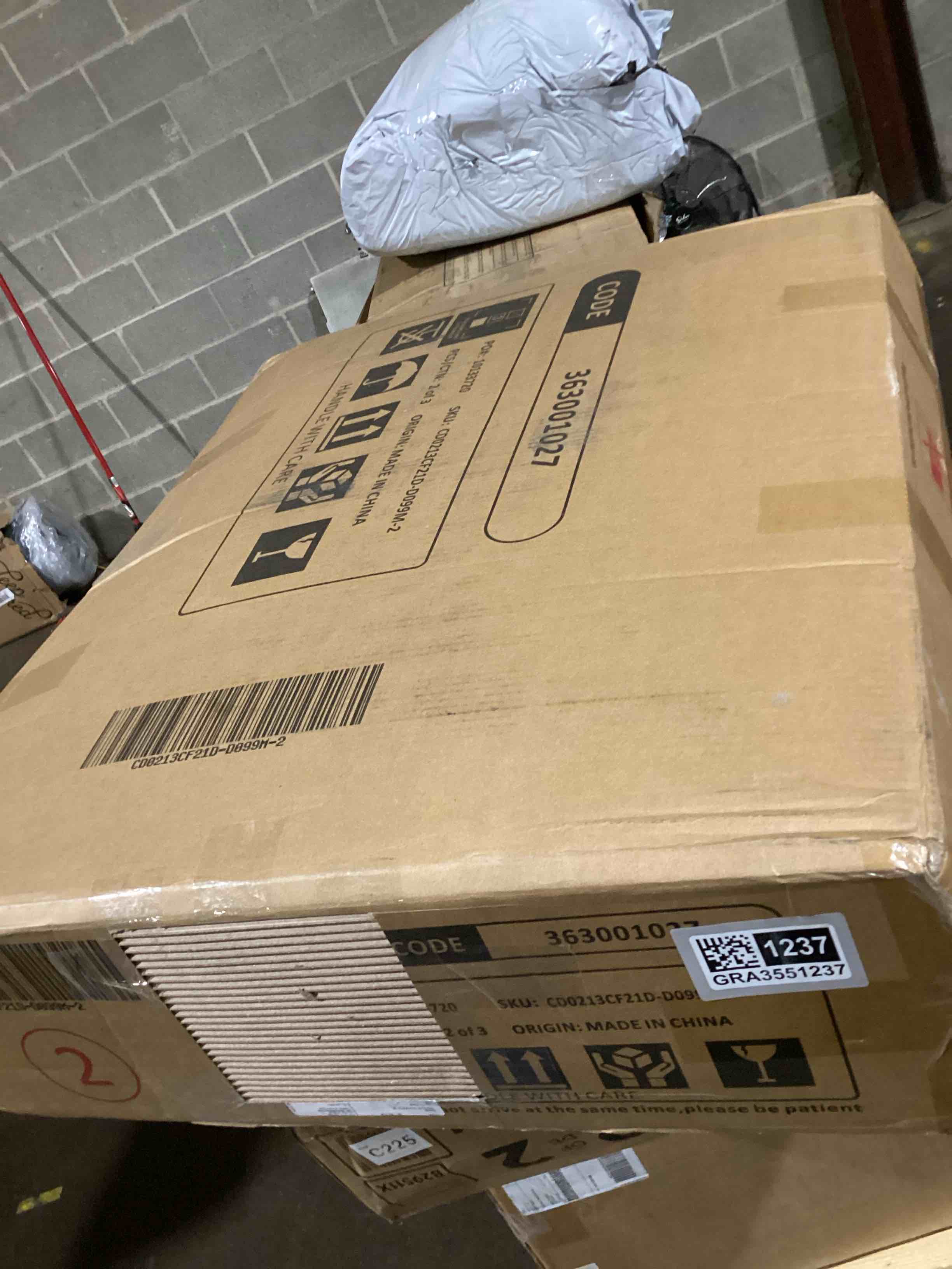 https://s3.amazonaws.com/lotting-images-prod/bidfta/GRA3551237_1748548164938.jpeg