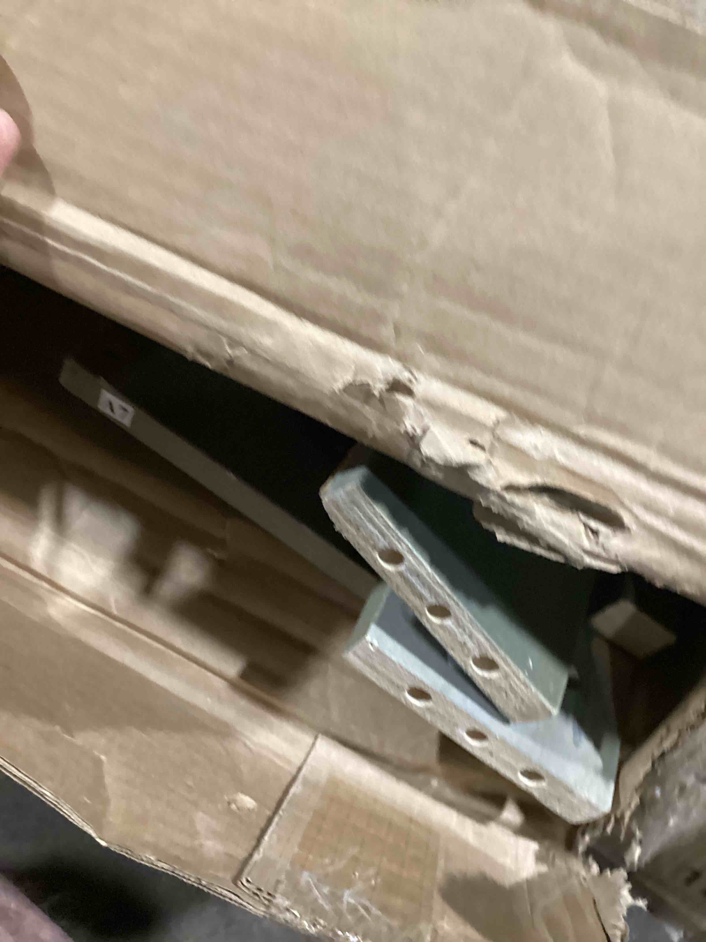 https://s3.amazonaws.com/lotting-images-prod/bidfta/GRA3551353_1748866628150.jpeg