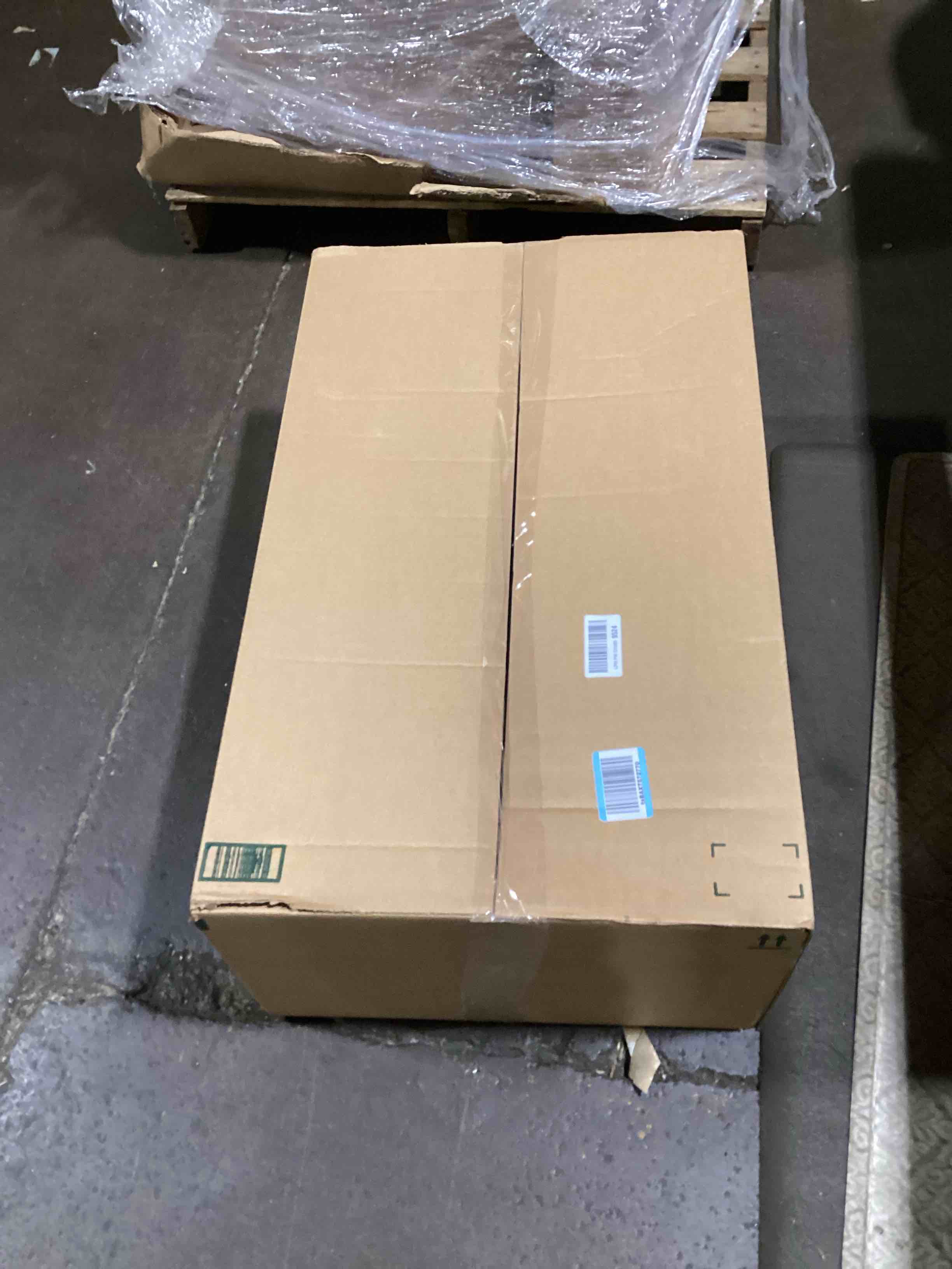 https://s3.amazonaws.com/lotting-images-prod/bidfta/GRA3552237_1749833609719.jpeg