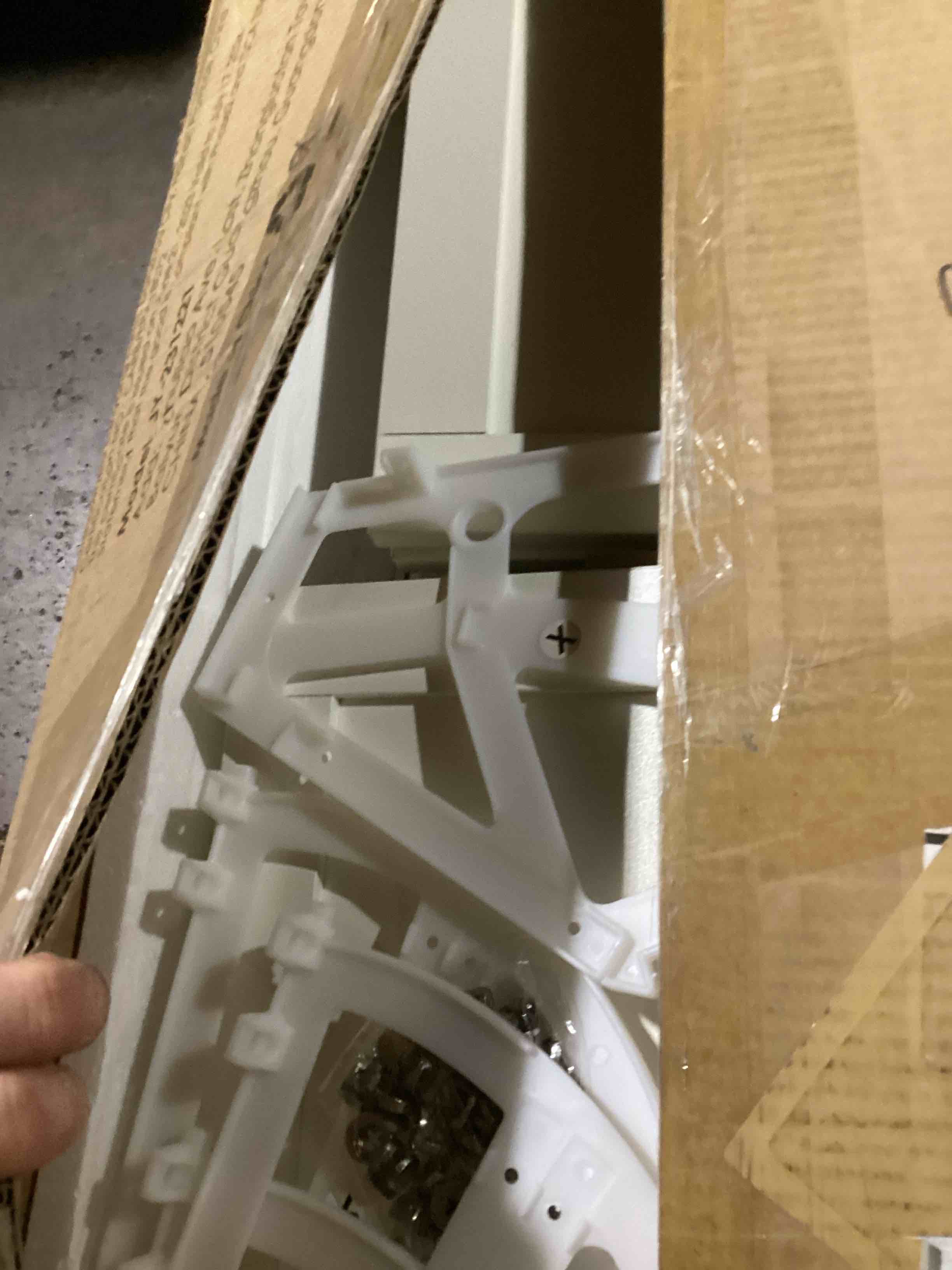 https://s3.amazonaws.com/lotting-images-prod/bidfta/GRA3552323_1750075609084.jpeg