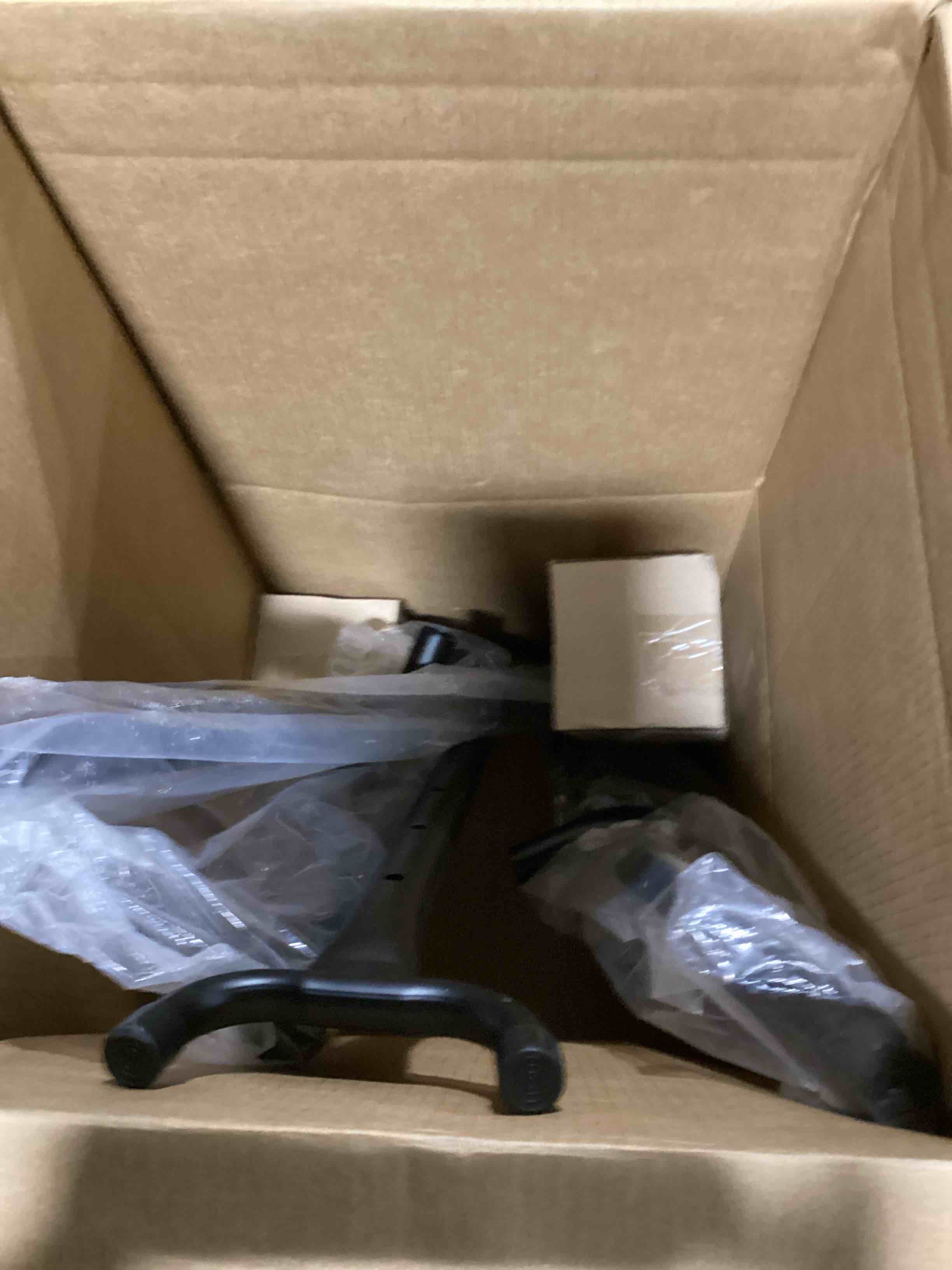 https://s3.amazonaws.com/lotting-images-prod/bidfta/GRA3553100_1745928160867.jpeg