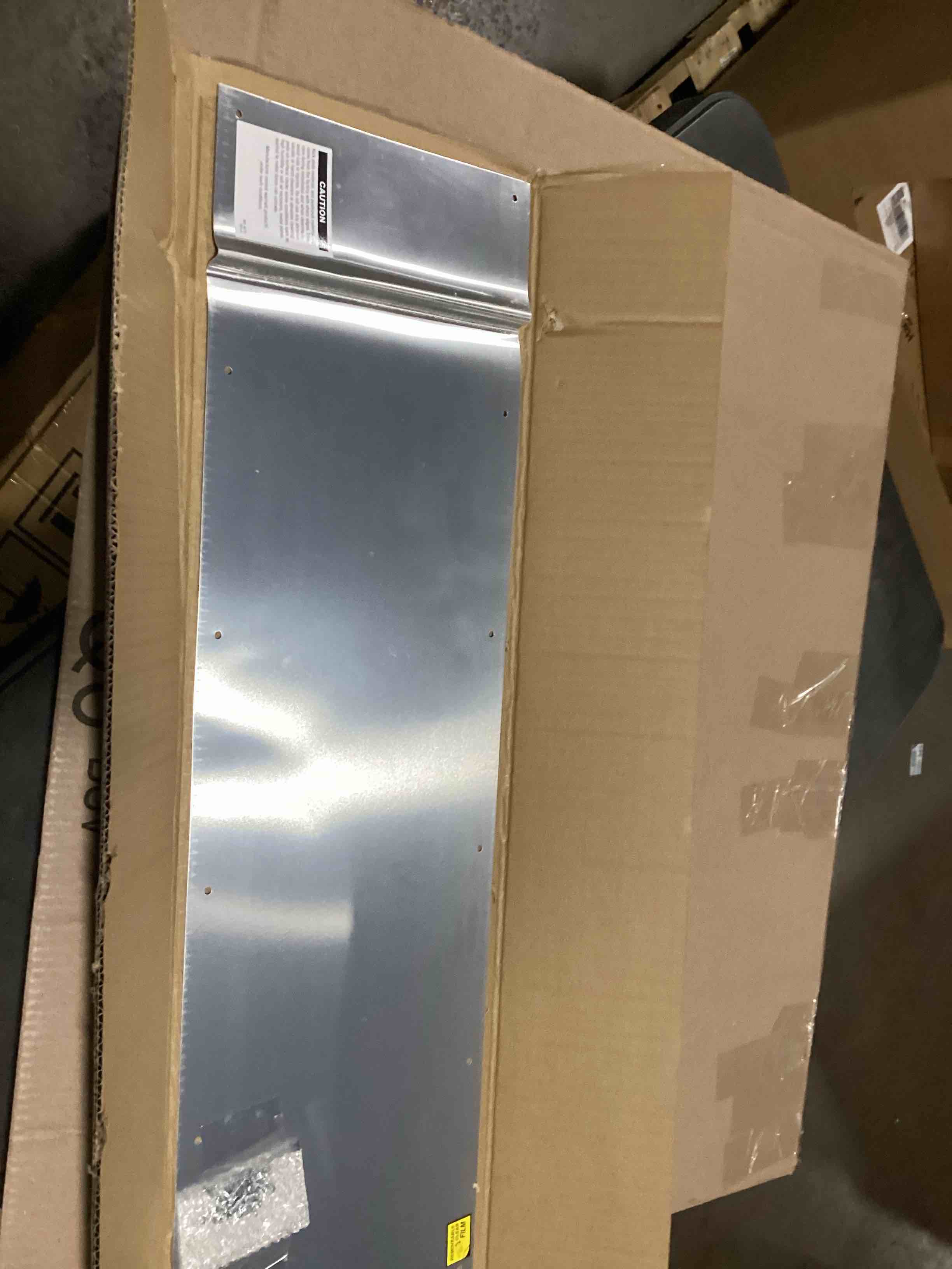 https://s3.amazonaws.com/lotting-images-prod/bidfta/GRA3553167_1745944192547.jpeg