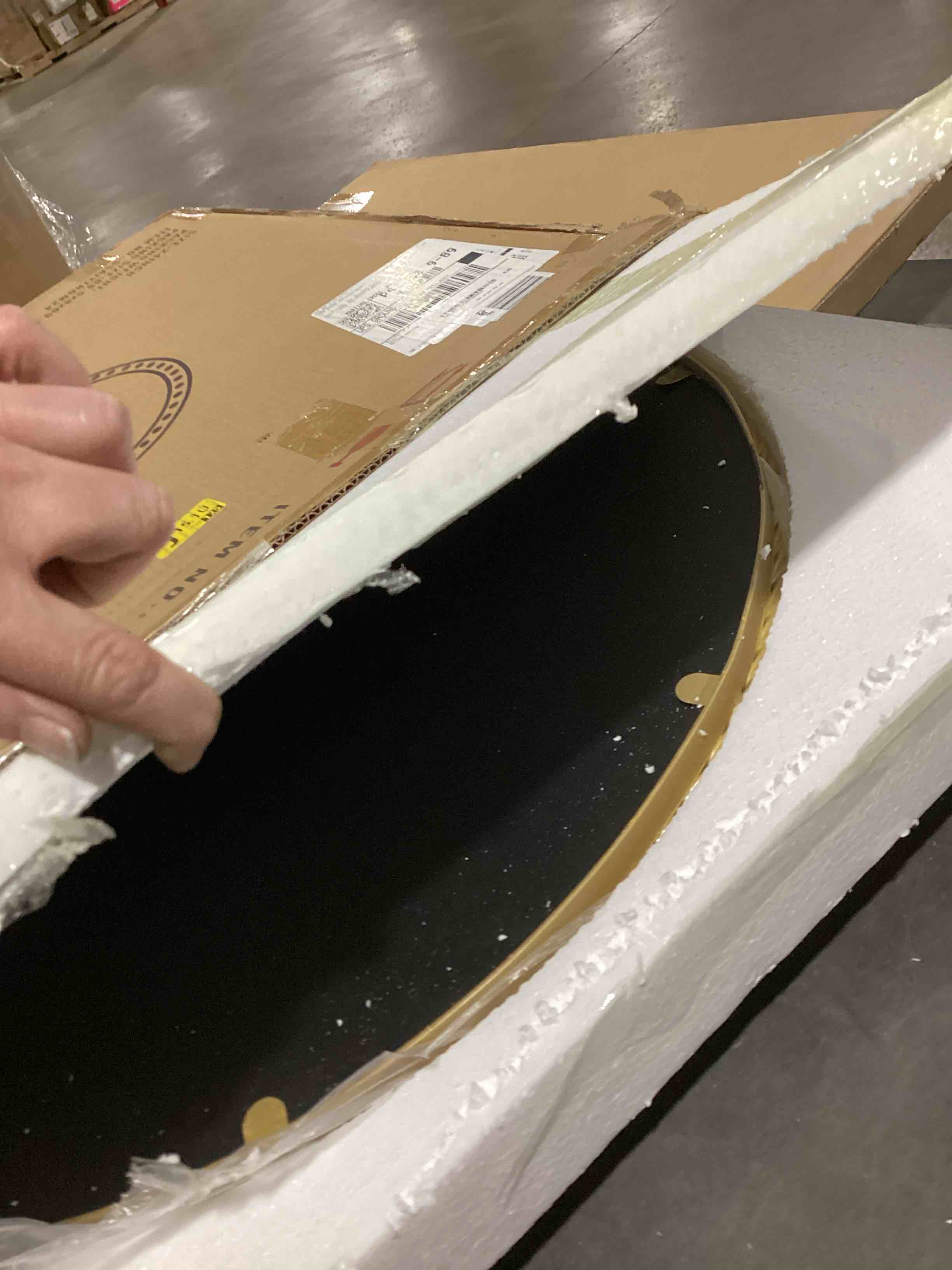 https://s3.amazonaws.com/lotting-images-prod/bidfta/GRA3553202_1745952082237.jpeg
