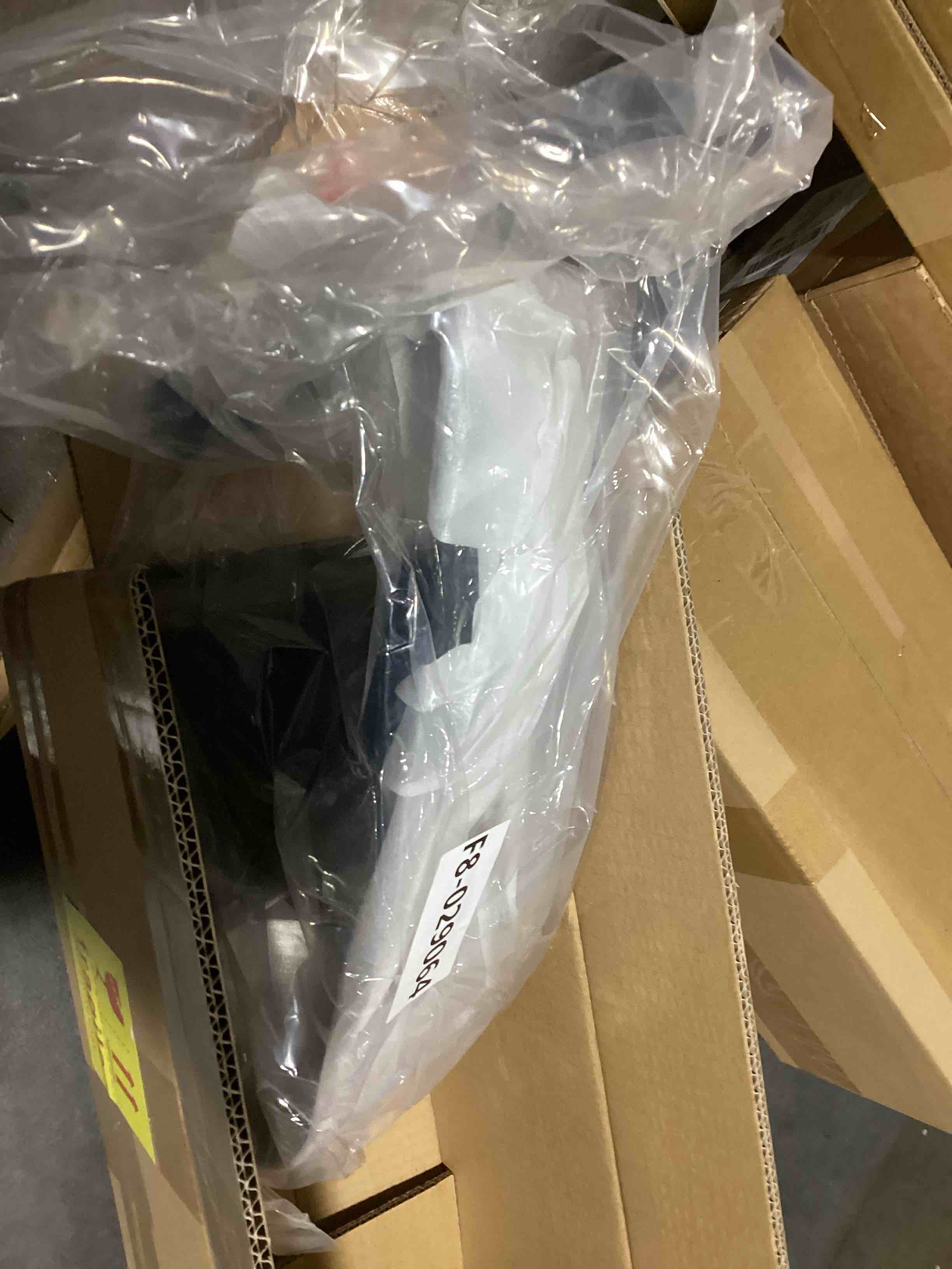 https://s3.amazonaws.com/lotting-images-prod/bidfta/GRA3553331_1746035757415.jpeg