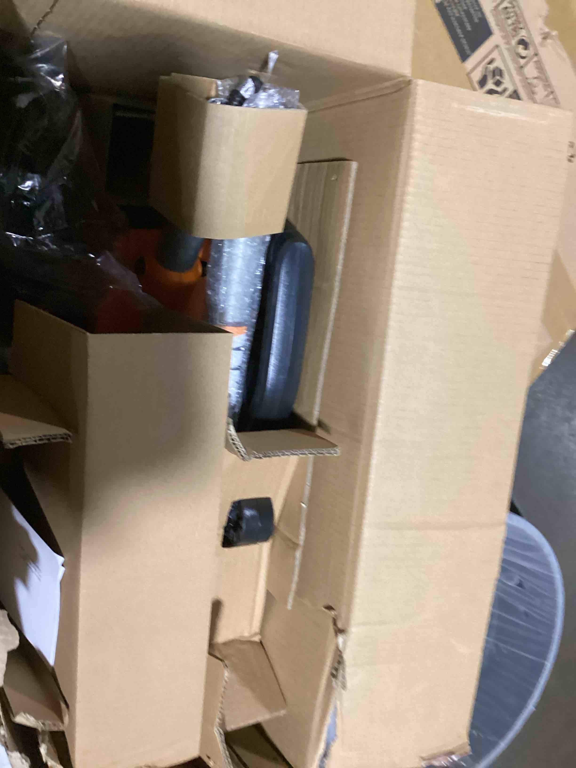 https://s3.amazonaws.com/lotting-images-prod/bidfta/GRA3553503_1746122922883.jpeg