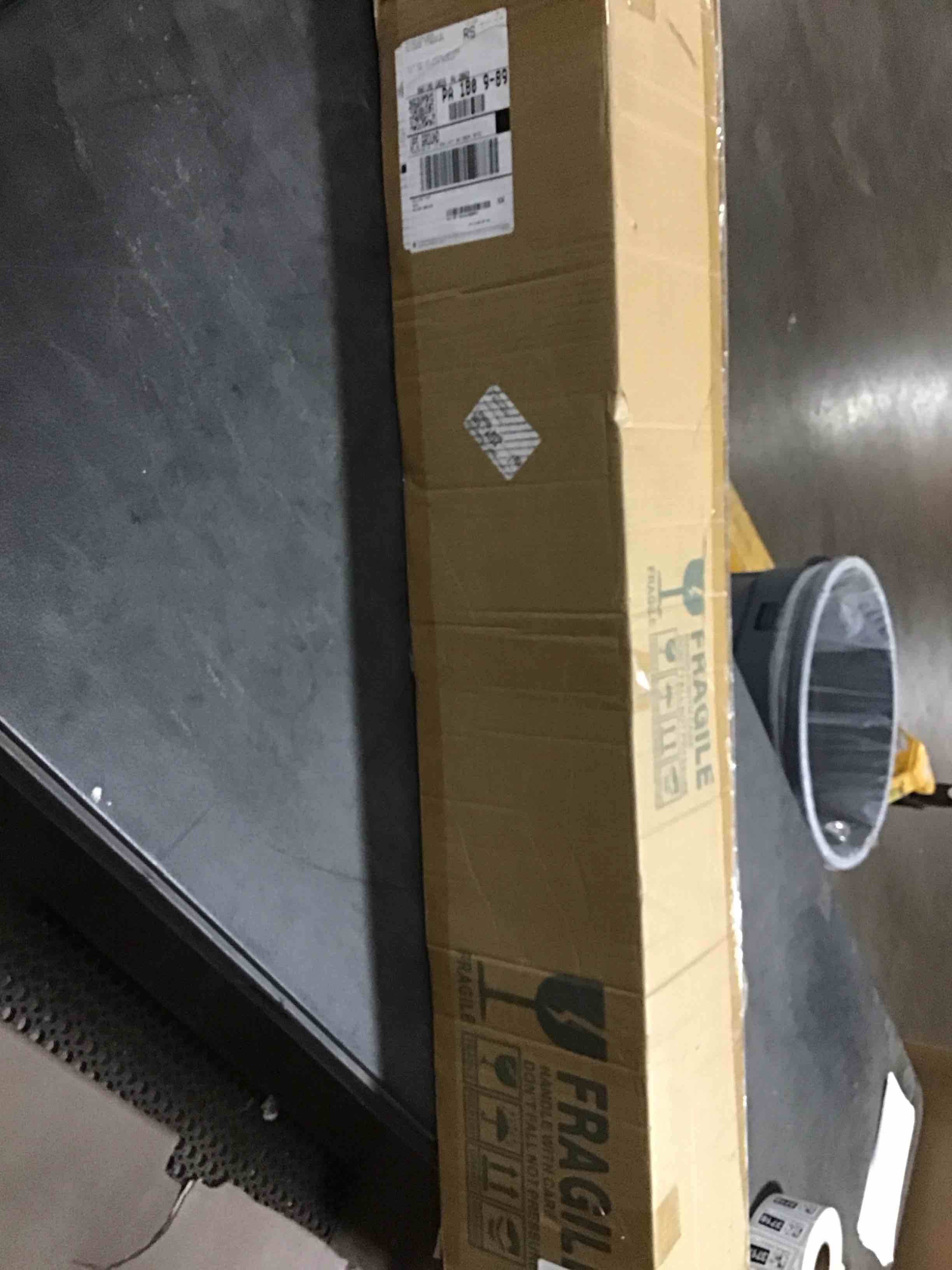 https://s3.amazonaws.com/lotting-images-prod/bidfta/GRA3553712_1746444600409.jpeg