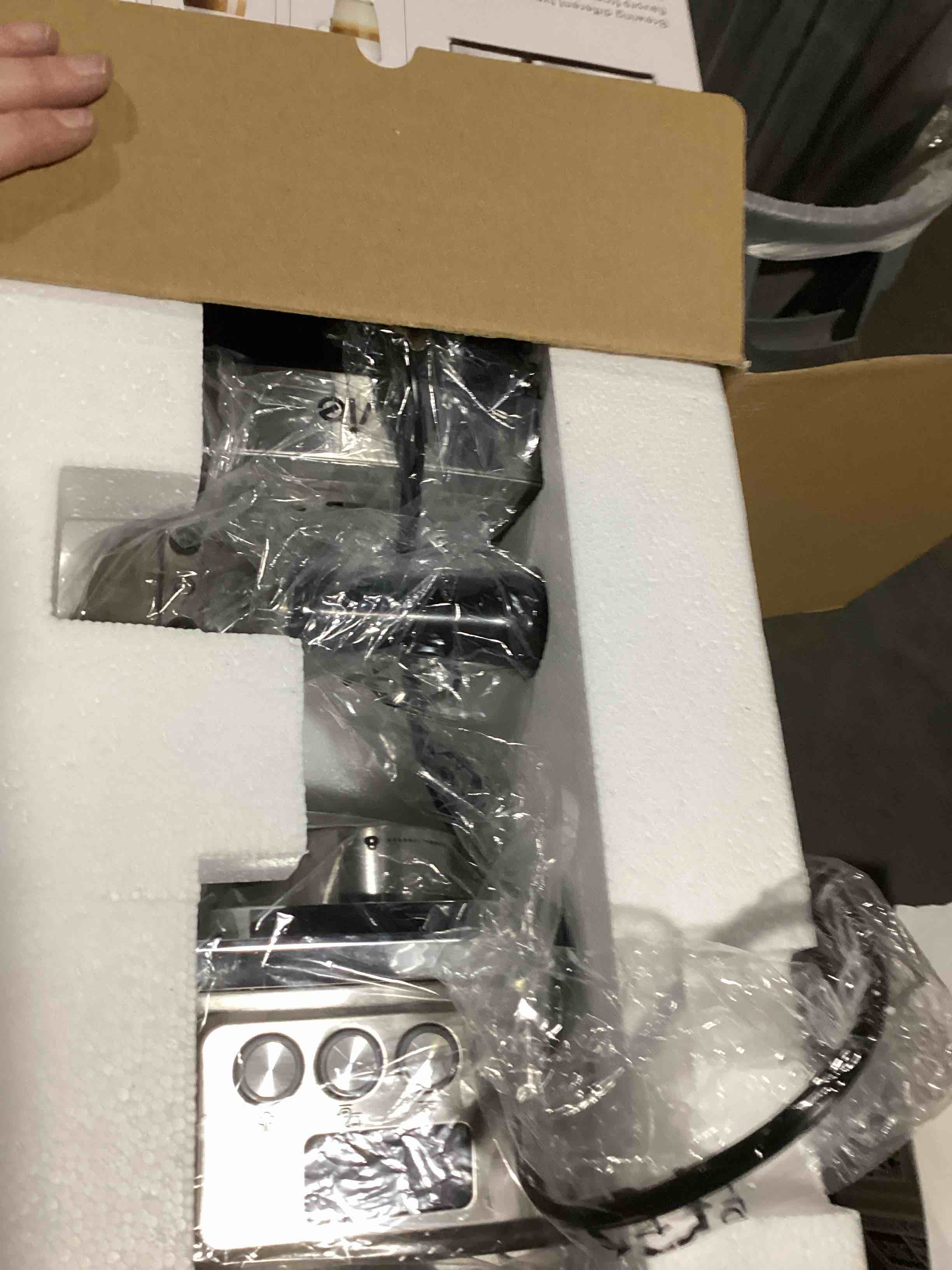 https://s3.amazonaws.com/lotting-images-prod/bidfta/GRA3553914_1746540952590.jpeg