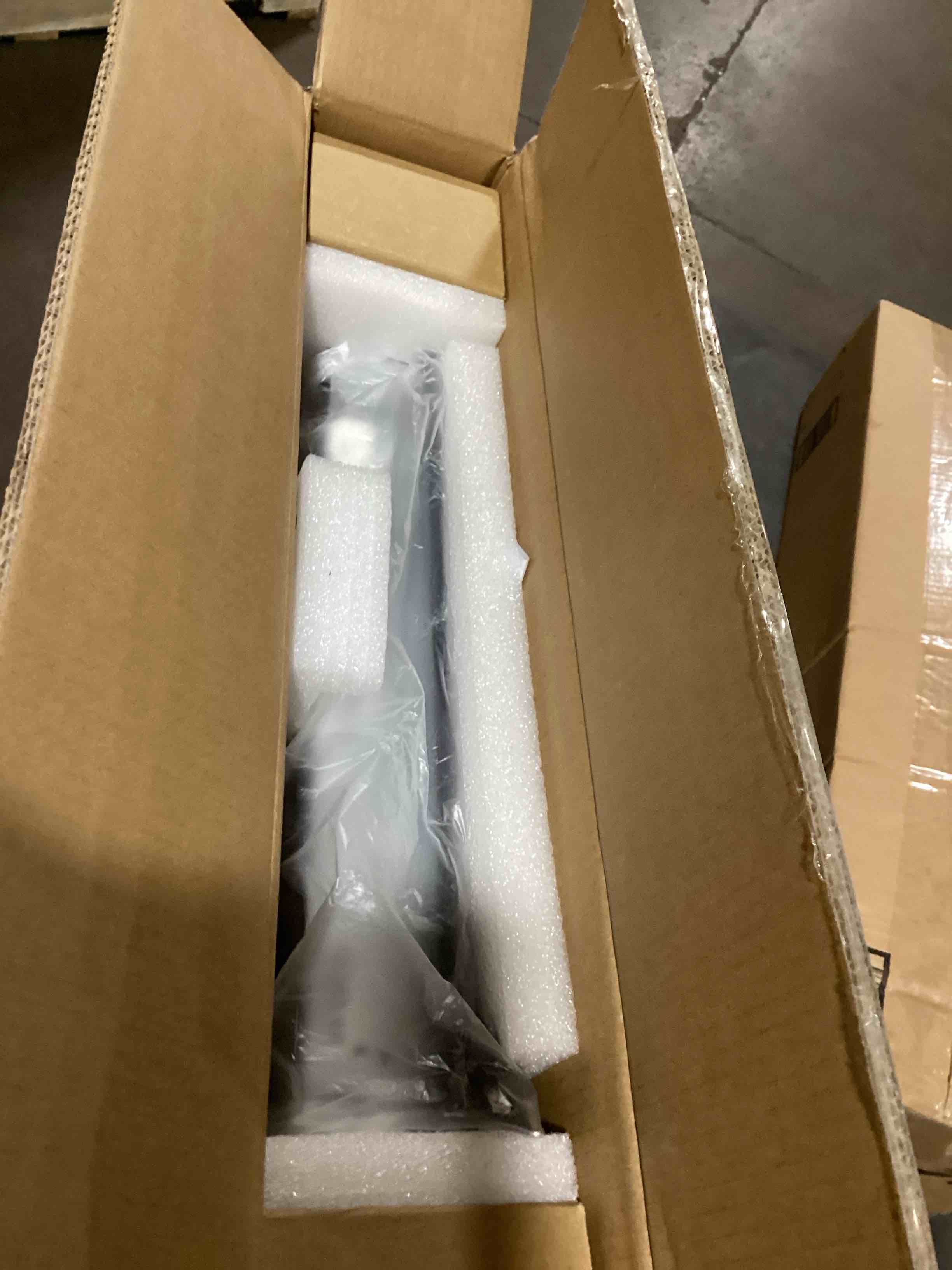 https://s3.amazonaws.com/lotting-images-prod/bidfta/GRA3553927_1746542633057.jpeg
