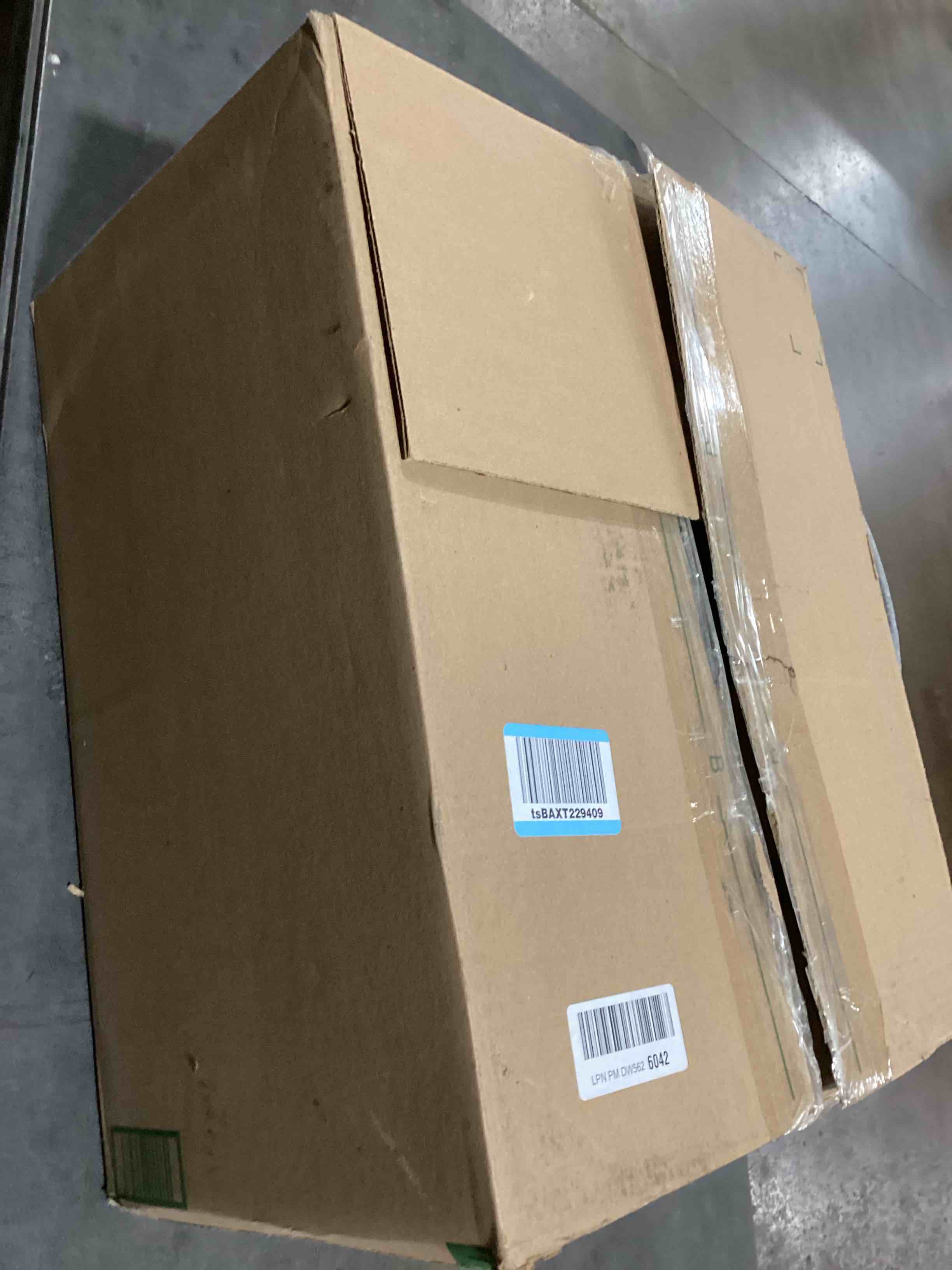https://s3.amazonaws.com/lotting-images-prod/bidfta/GRA3553946_1746547719937.jpeg