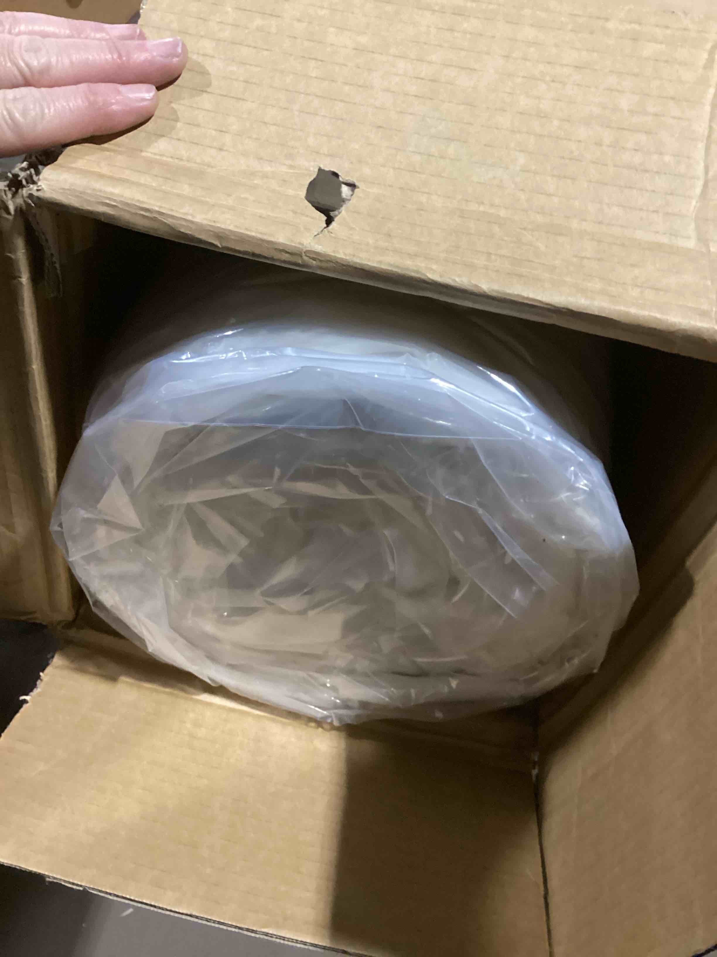 https://s3.amazonaws.com/lotting-images-prod/bidfta/GRA3553971_1746552109710.jpeg