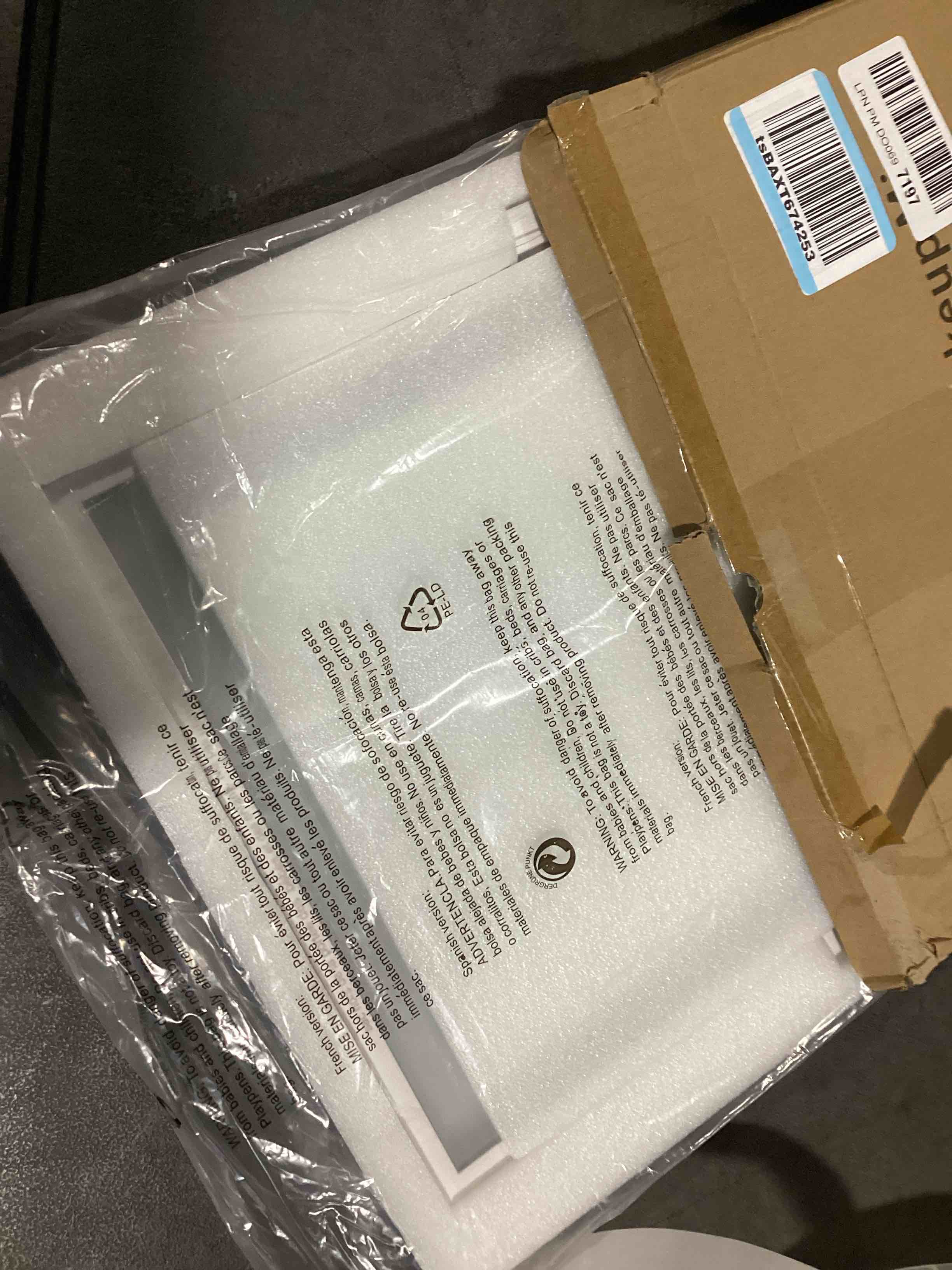 https://s3.amazonaws.com/lotting-images-prod/bidfta/GRA3554008_1746616541721.jpeg