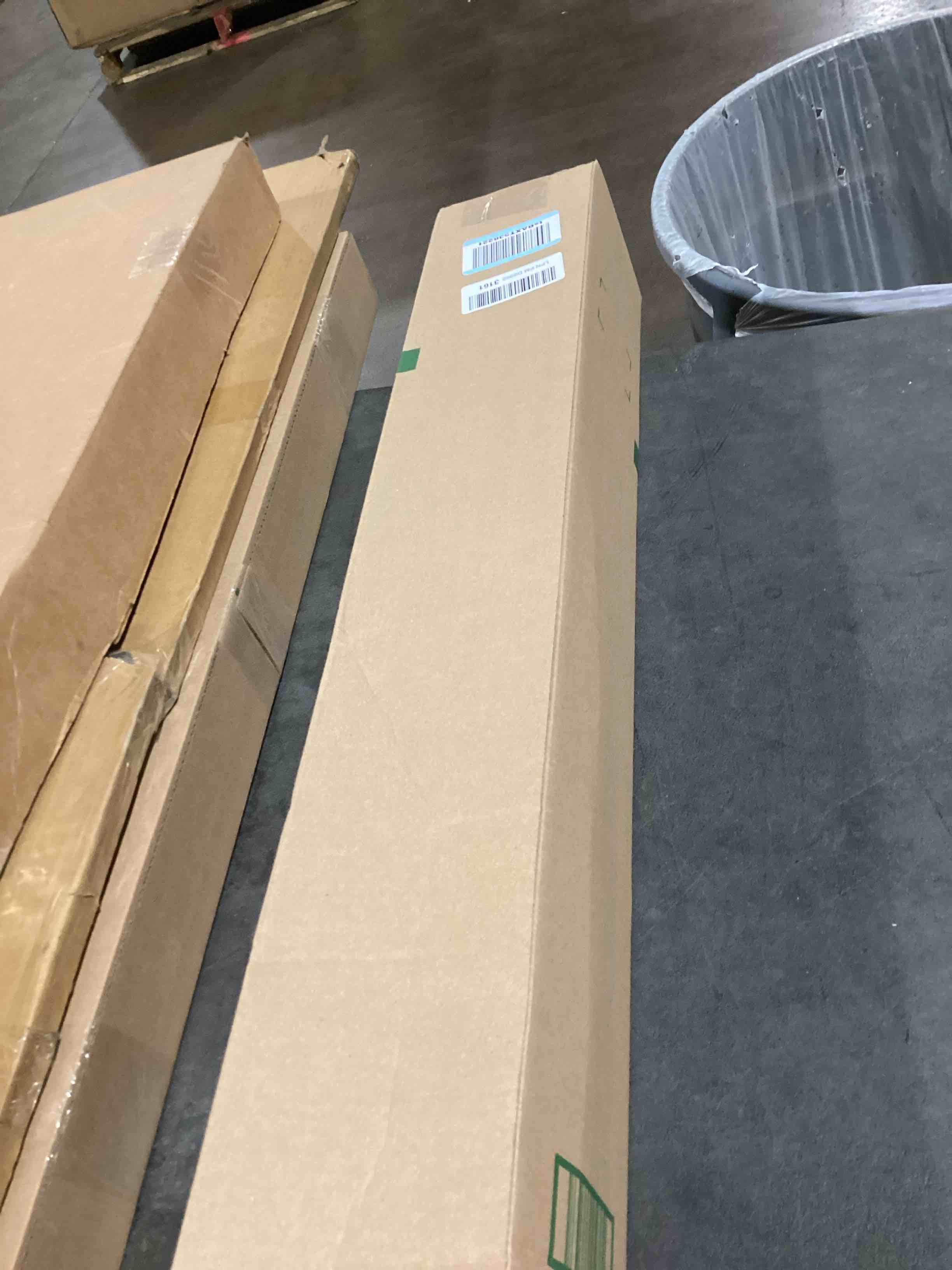 https://s3.amazonaws.com/lotting-images-prod/bidfta/GRA3554050_1746625379702.jpeg