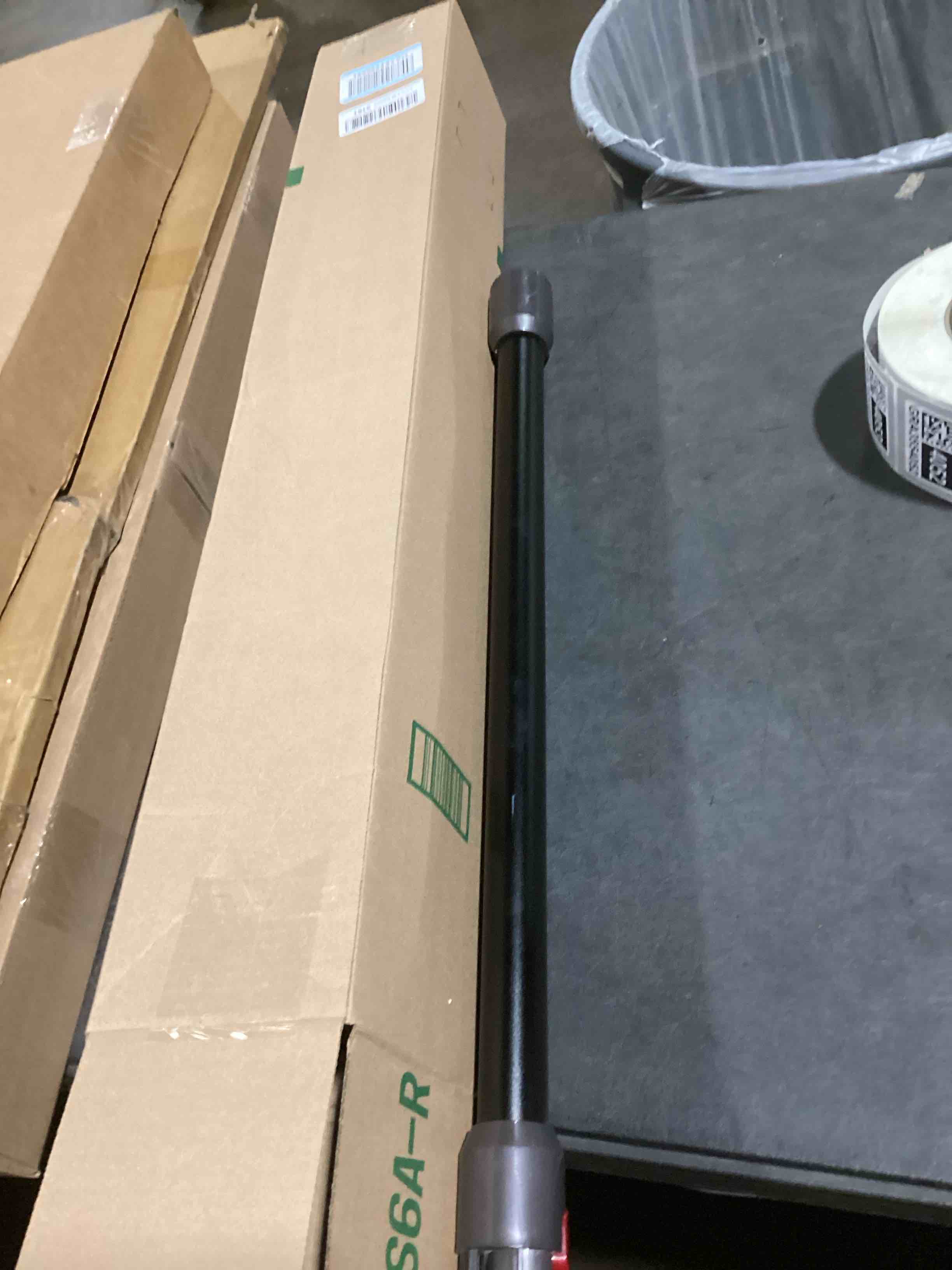 https://s3.amazonaws.com/lotting-images-prod/bidfta/GRA3554050_1746625396677.jpeg