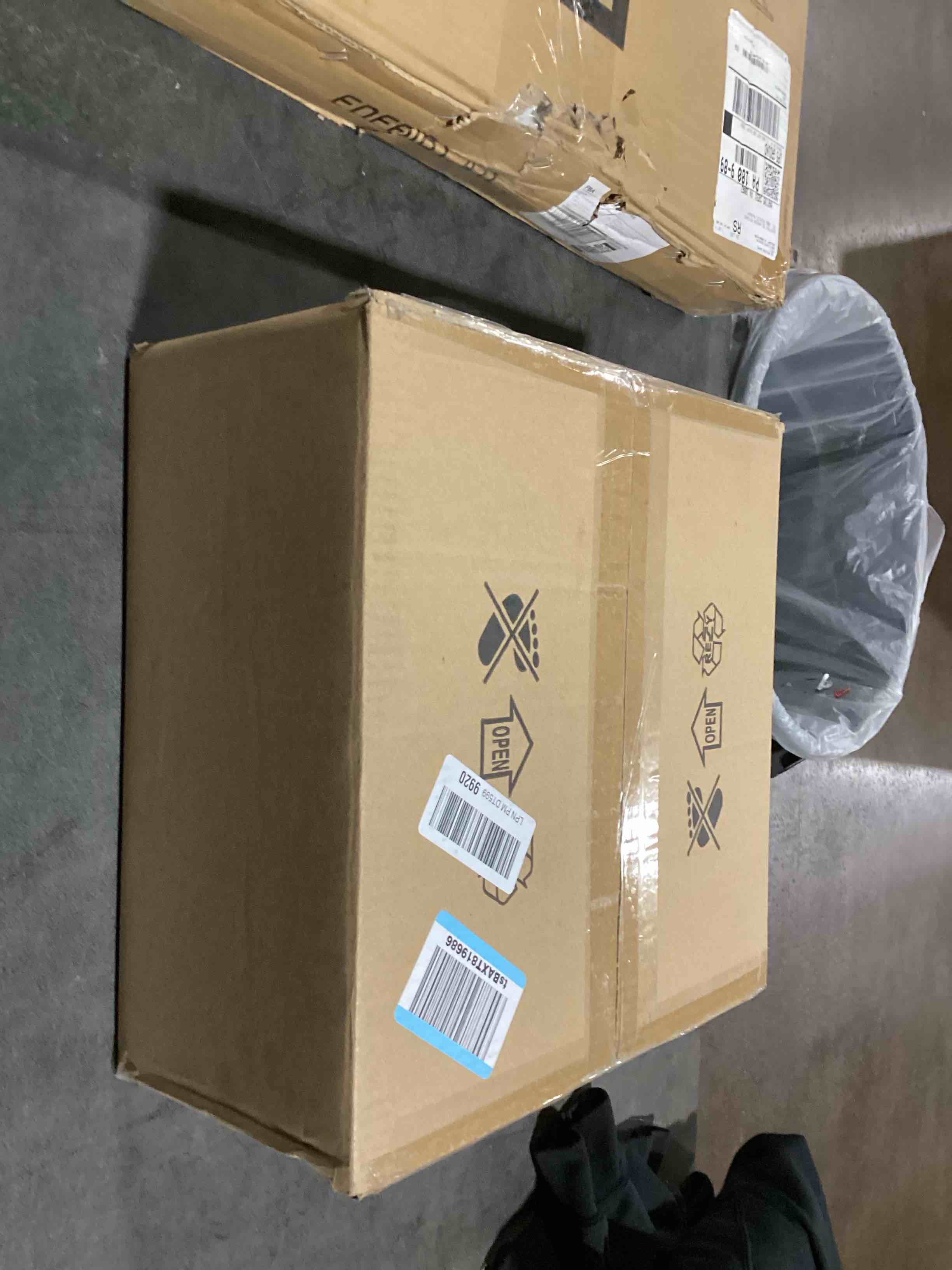 https://s3.amazonaws.com/lotting-images-prod/bidfta/GRA3554245_1746721441118.jpeg