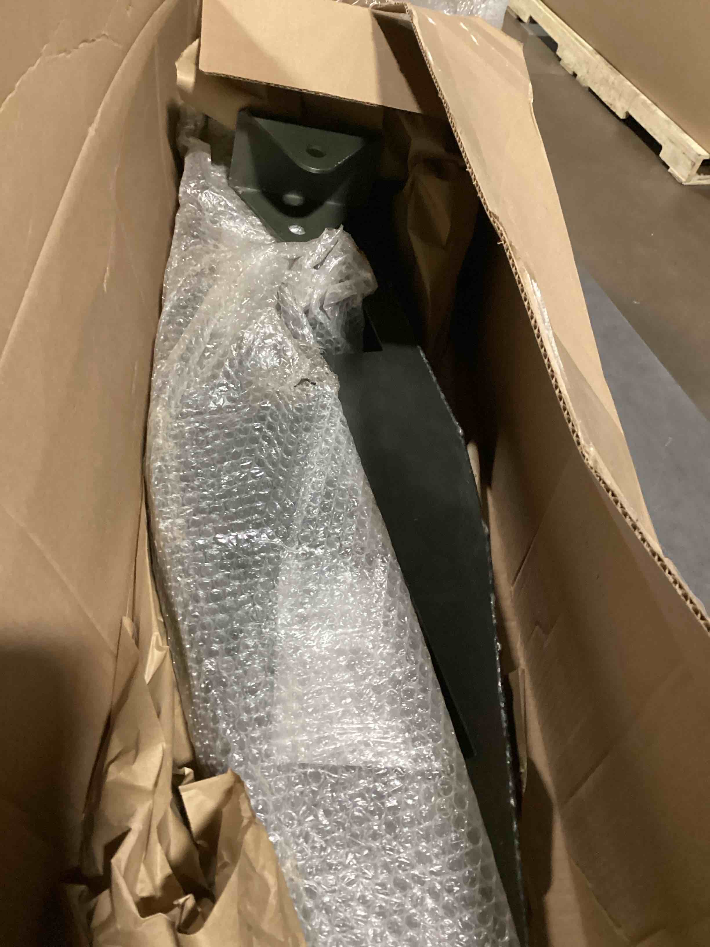 https://s3.amazonaws.com/lotting-images-prod/bidfta/GRA3554345_1746806077231.jpeg