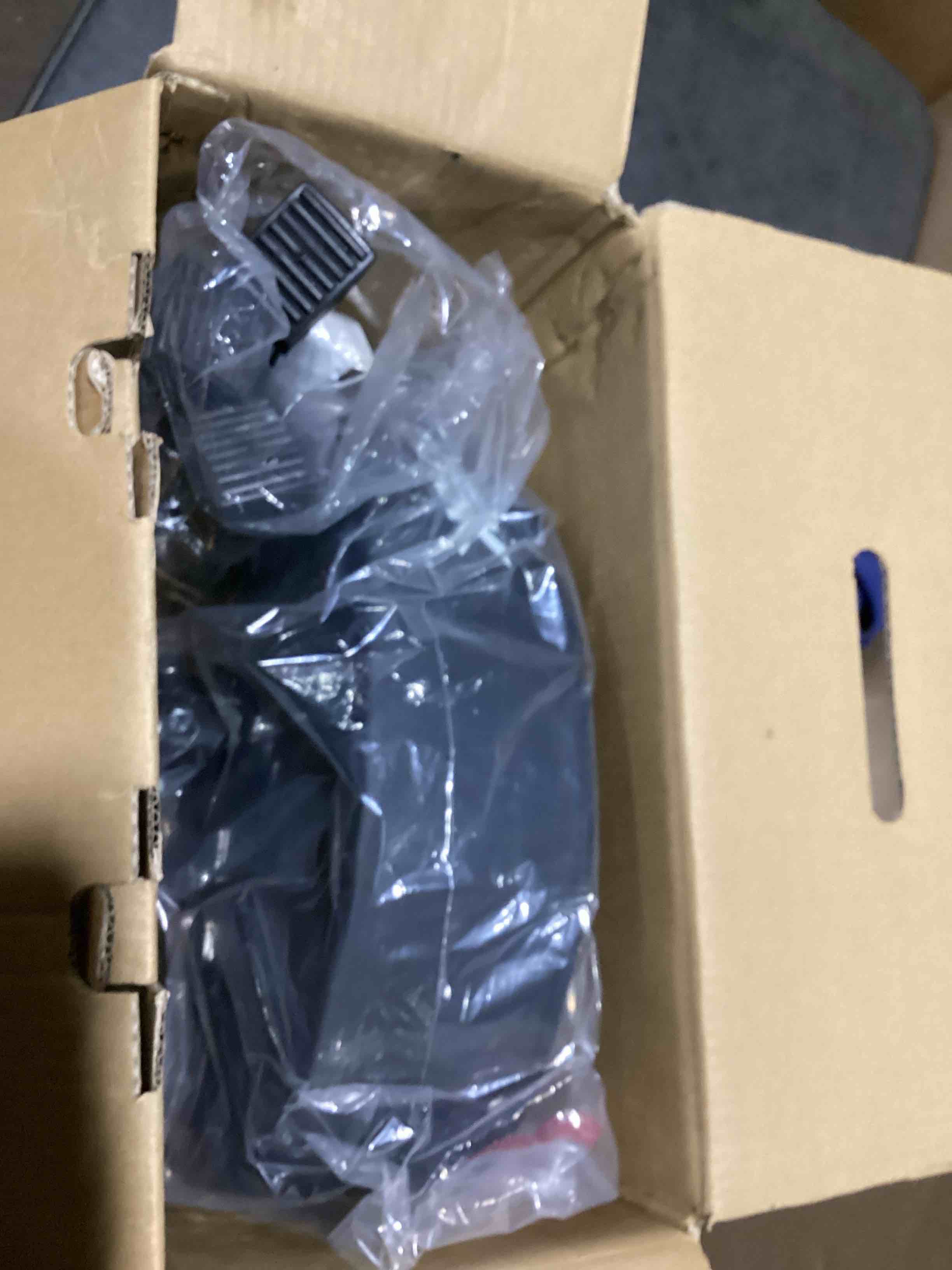 https://s3.amazonaws.com/lotting-images-prod/bidfta/GRA3557334_1750862464442.jpeg