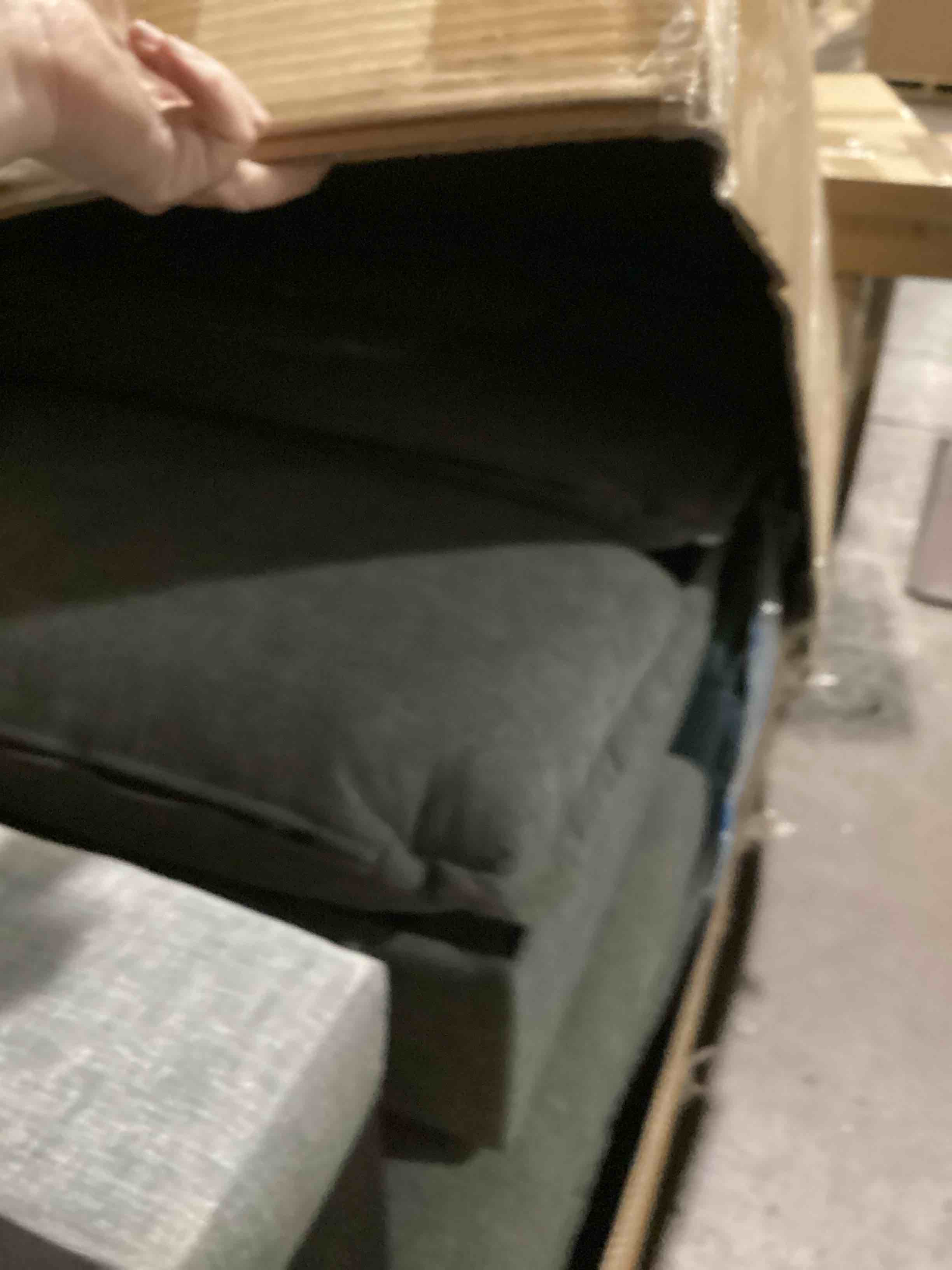 https://s3.amazonaws.com/lotting-images-prod/bidfta/GRA3557924_1751394618531.jpeg