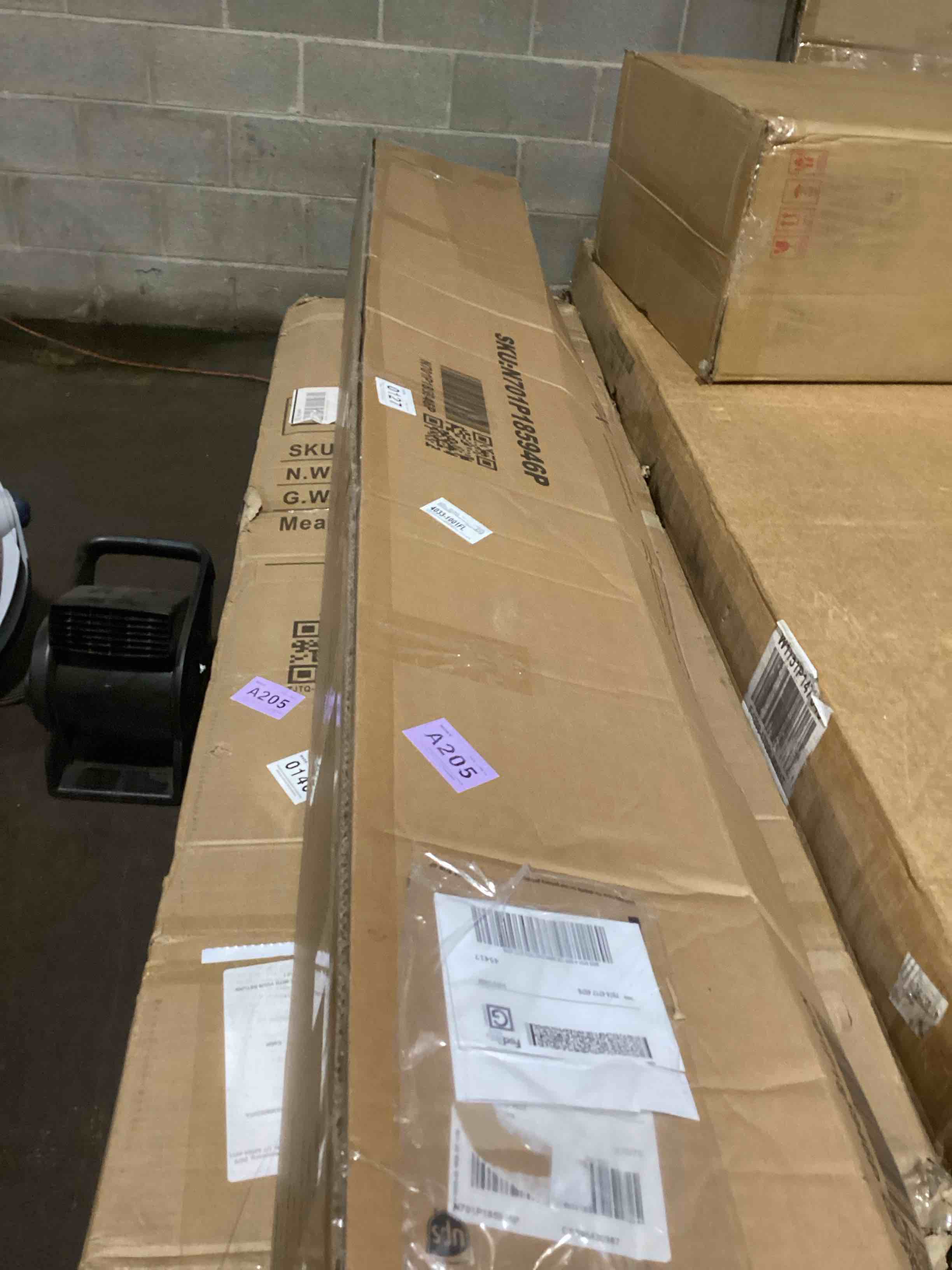 https://s3.amazonaws.com/lotting-images-prod/bidfta/GRA3558107_1751895397299.jpeg