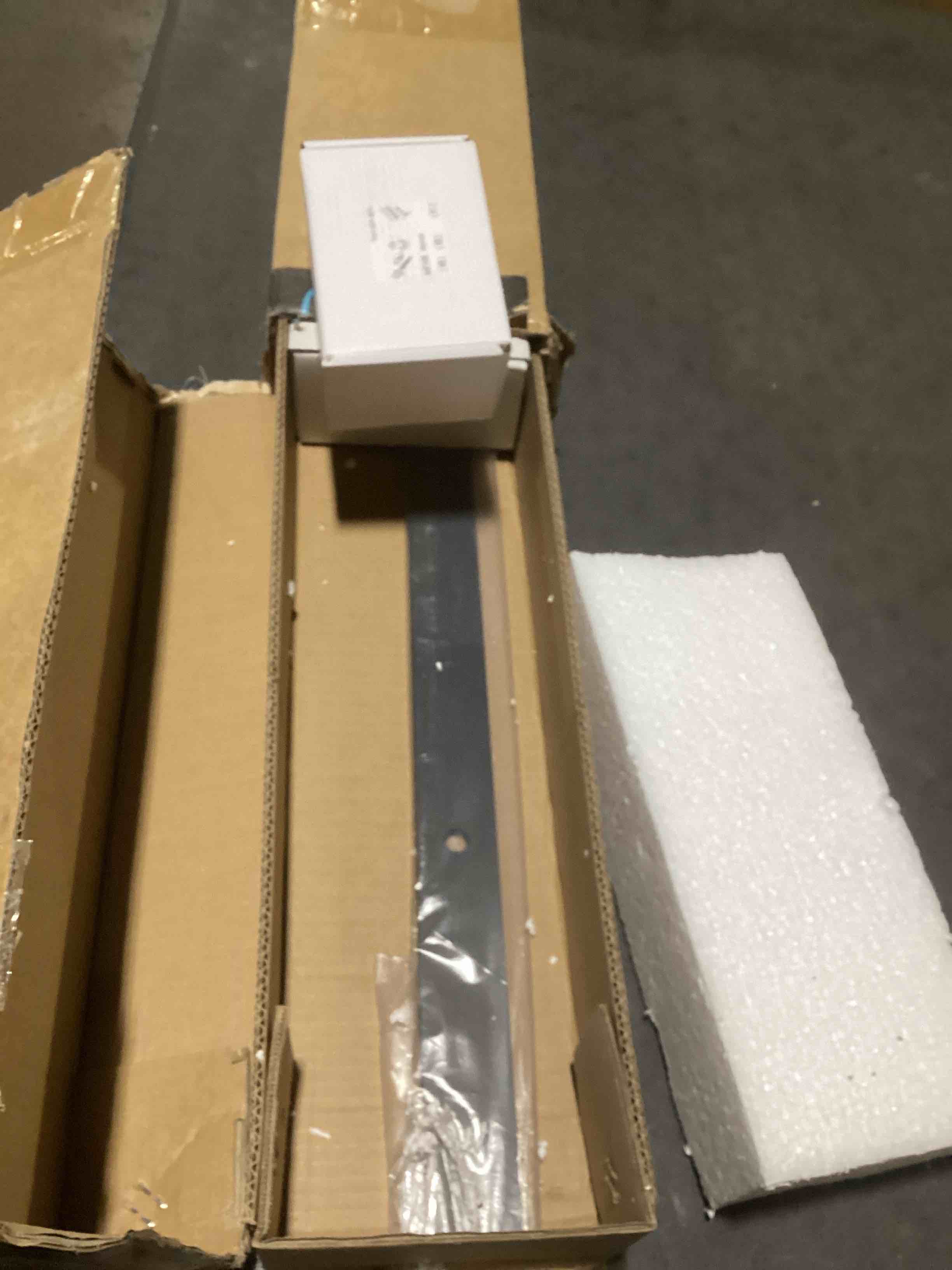 https://s3.amazonaws.com/lotting-images-prod/bidfta/GRA3558222_1751975376077.jpeg