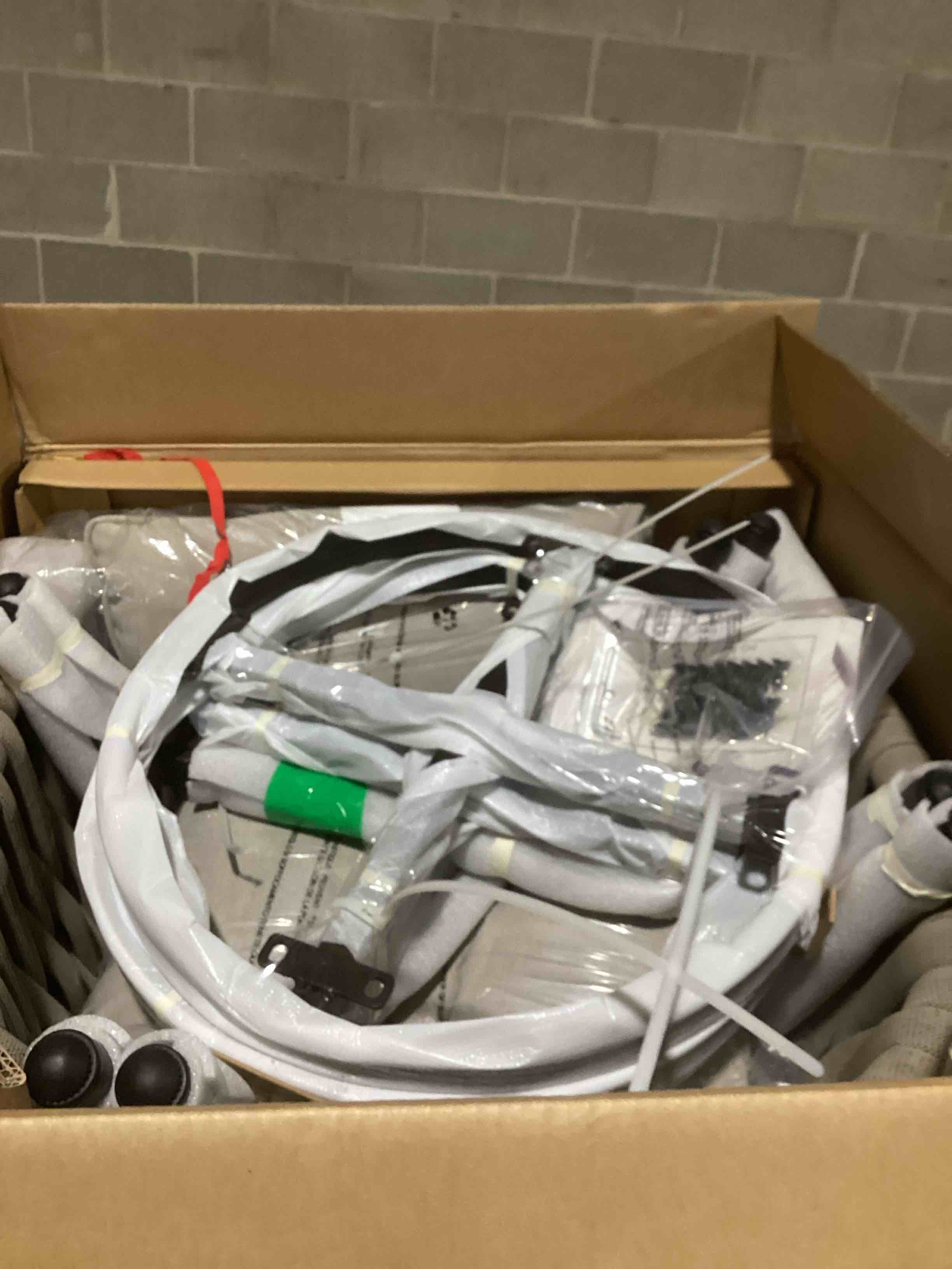 https://s3.amazonaws.com/lotting-images-prod/bidfta/GRA3558293_1751994129627.jpeg