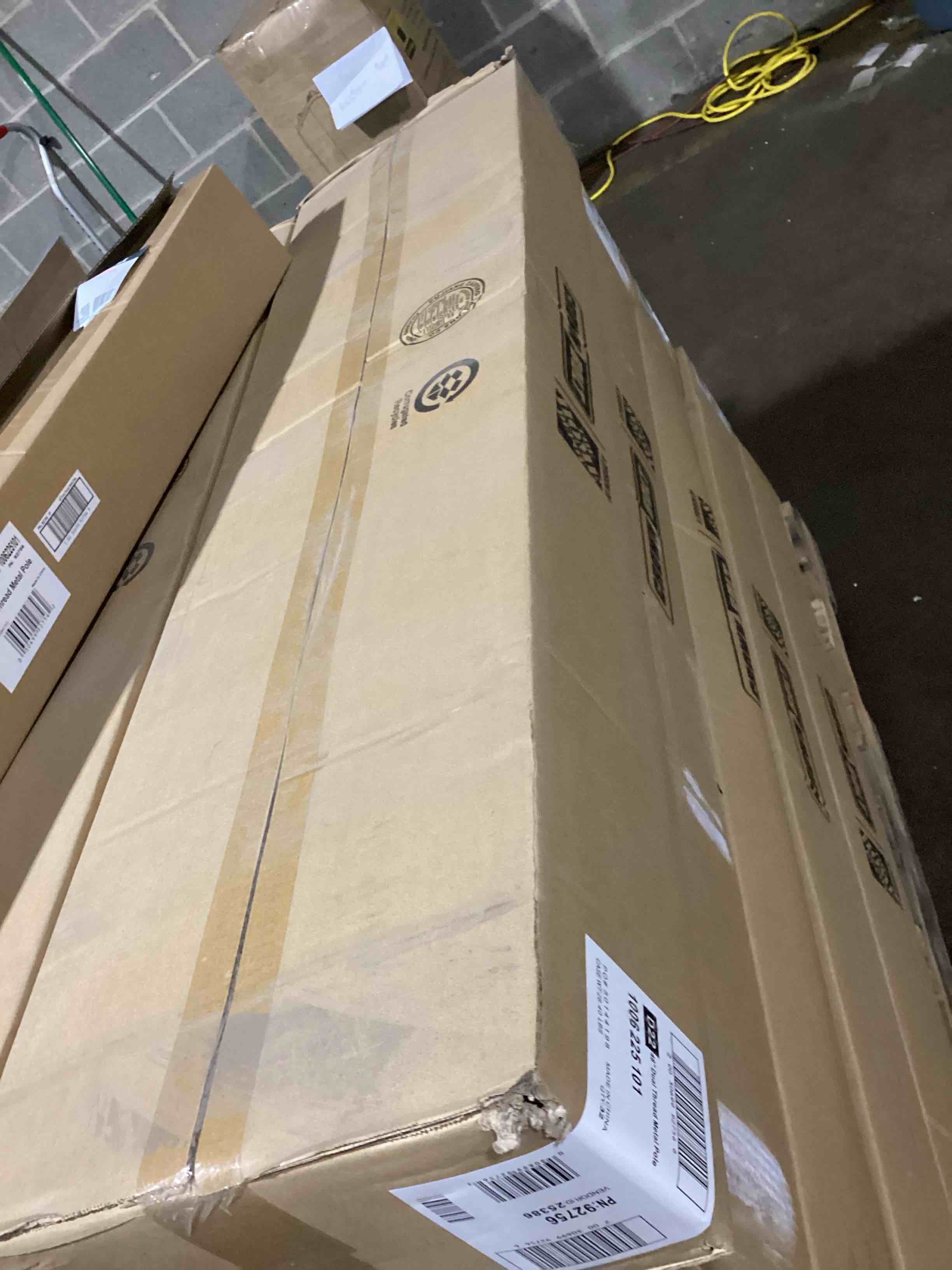 https://s3.amazonaws.com/lotting-images-prod/bidfta/GRA3558314_1752145889494.jpeg