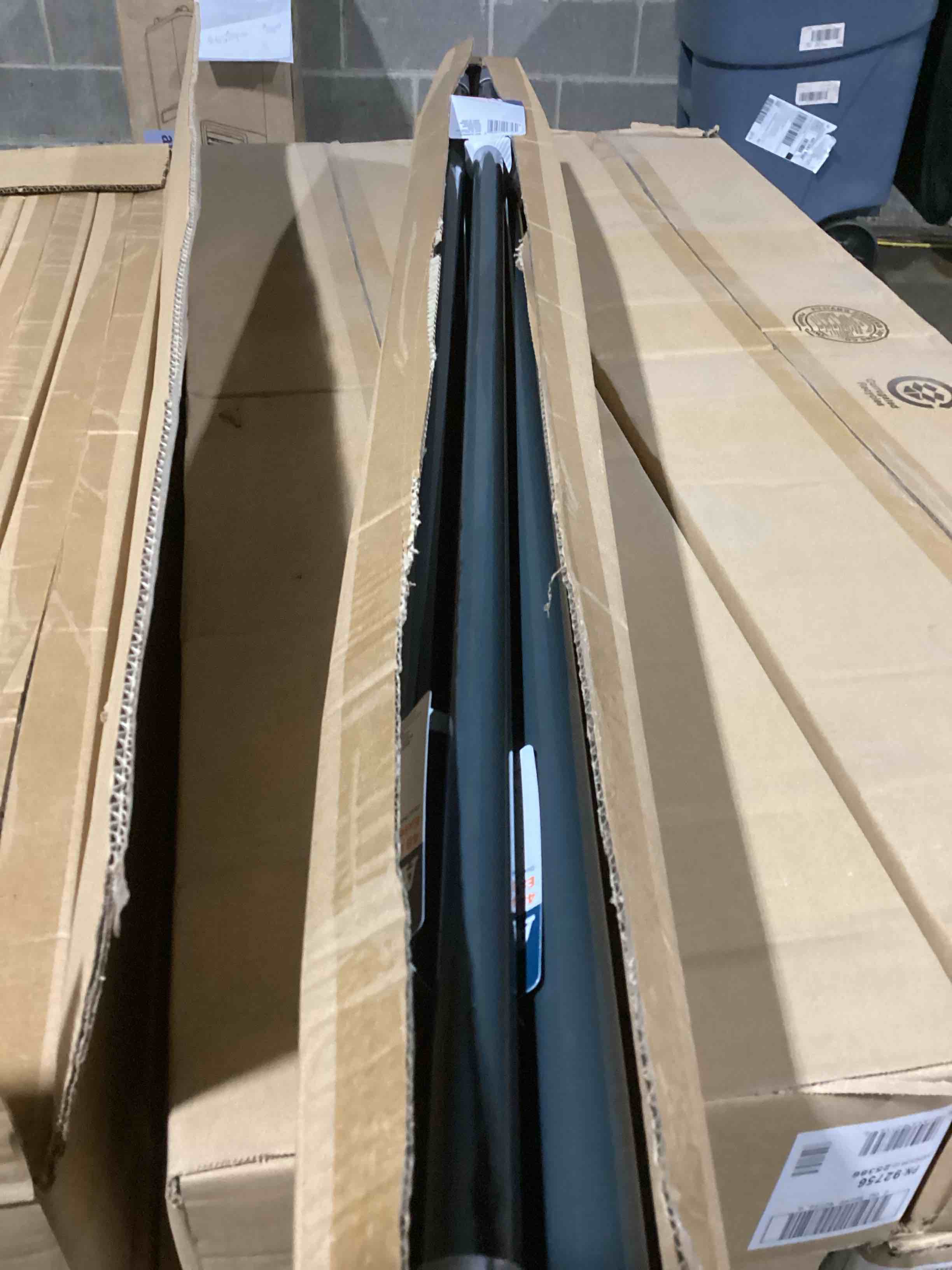 https://s3.amazonaws.com/lotting-images-prod/bidfta/GRA3558314_1752145893959.jpeg