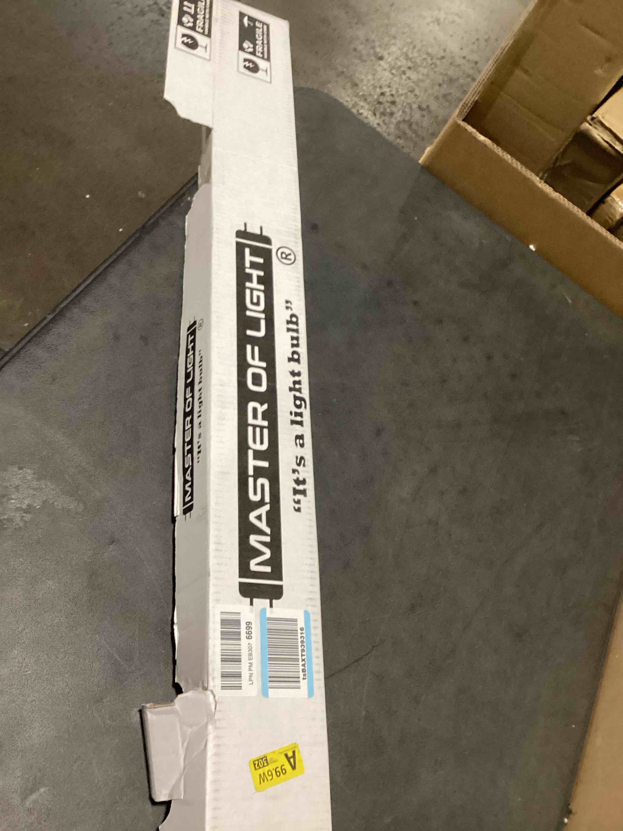 https://s3.amazonaws.com/lotting-images-prod/bidfta/GRA3558504_1752244126808.jpeg