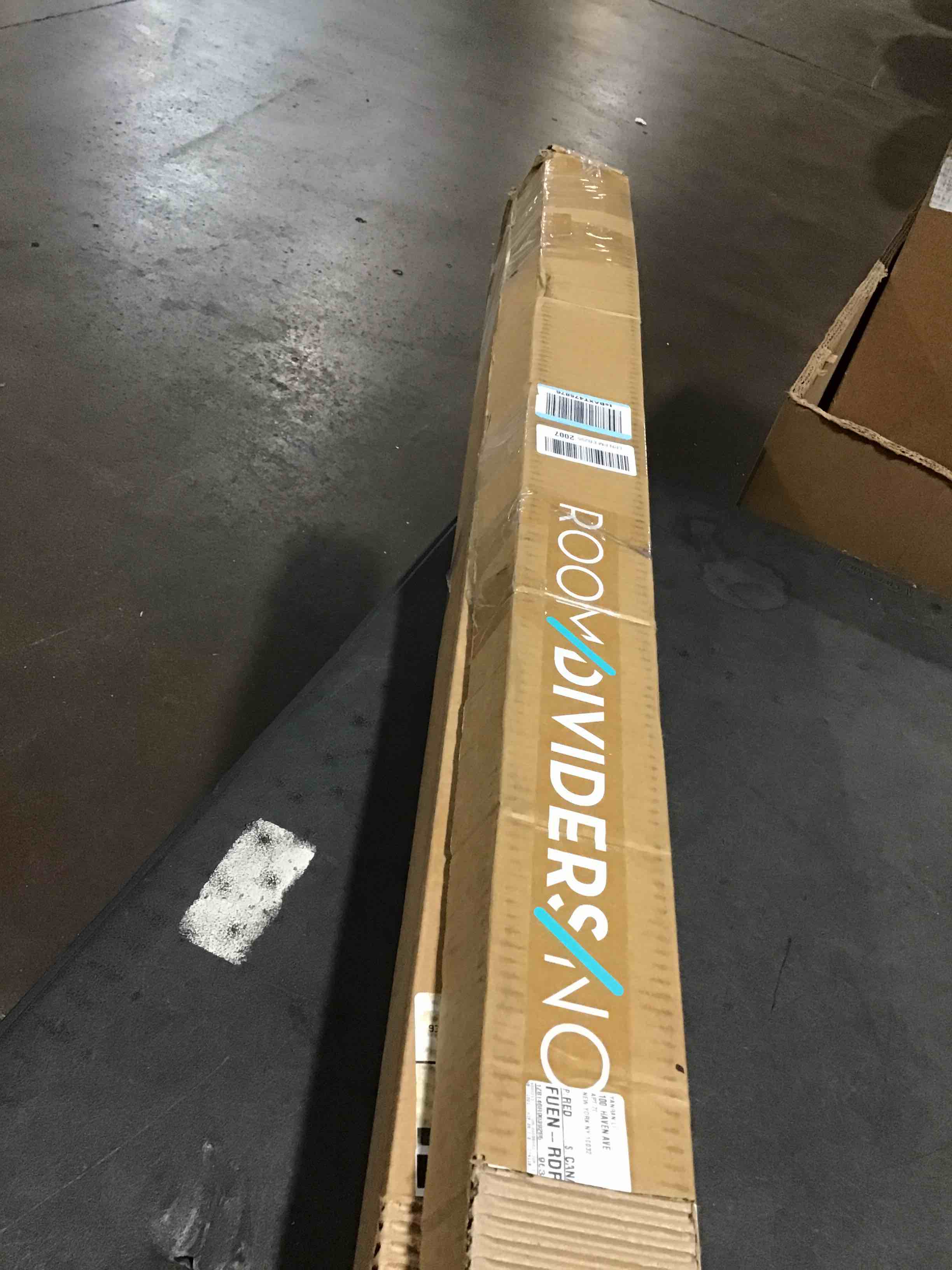 https://s3.amazonaws.com/lotting-images-prod/bidfta/GRA3560008_1750859493604.jpeg