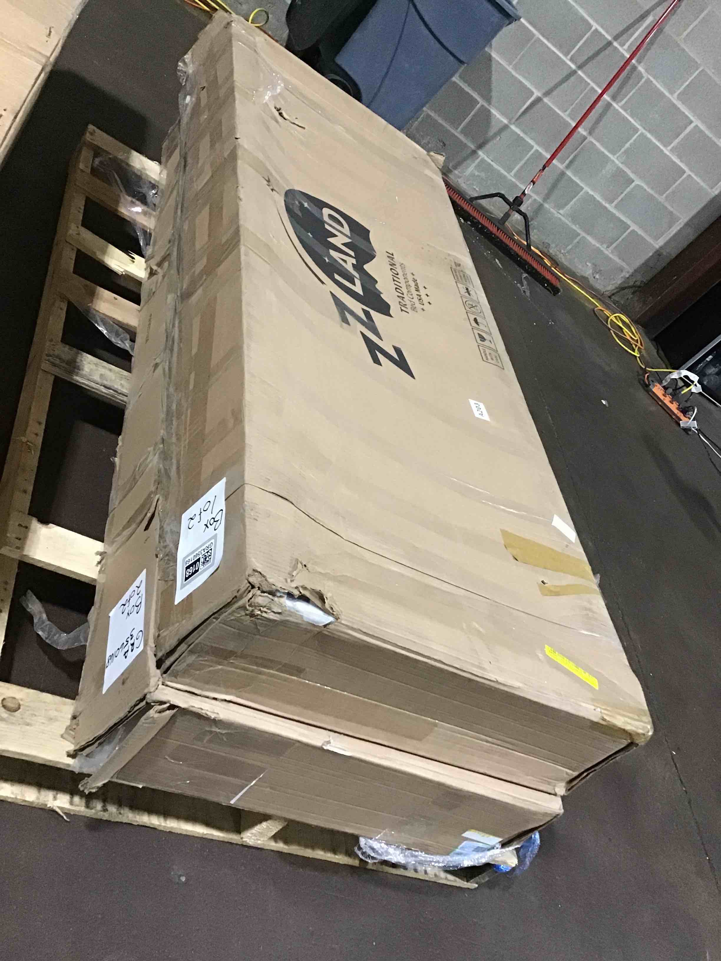 https://s3.amazonaws.com/lotting-images-prod/bidfta/GRA3560168_1750958741349.jpeg
