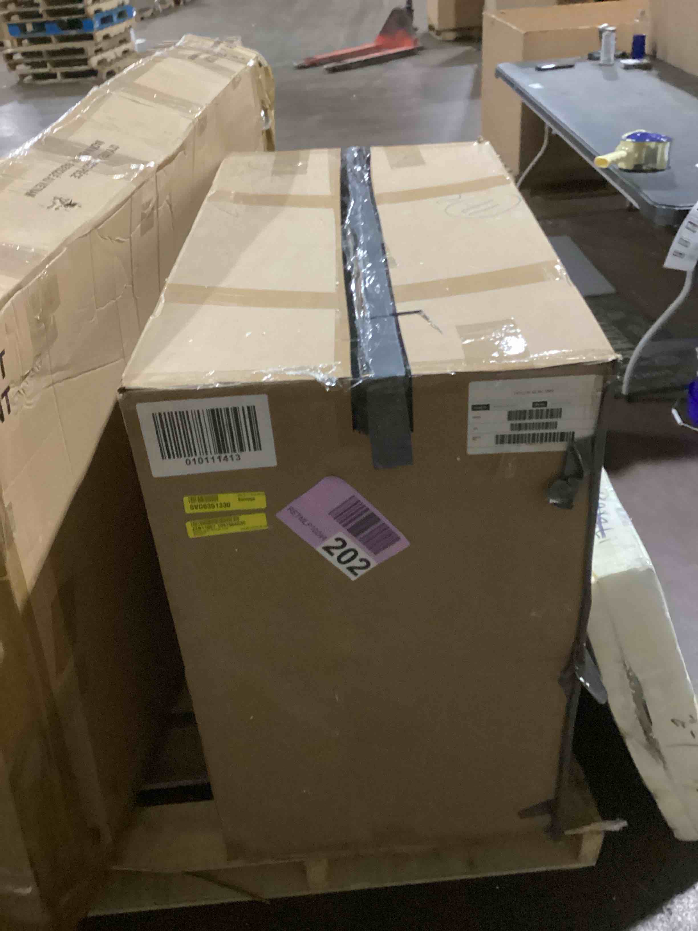 https://s3.amazonaws.com/lotting-images-prod/bidfta/GRA3560704_1751541121656.jpeg