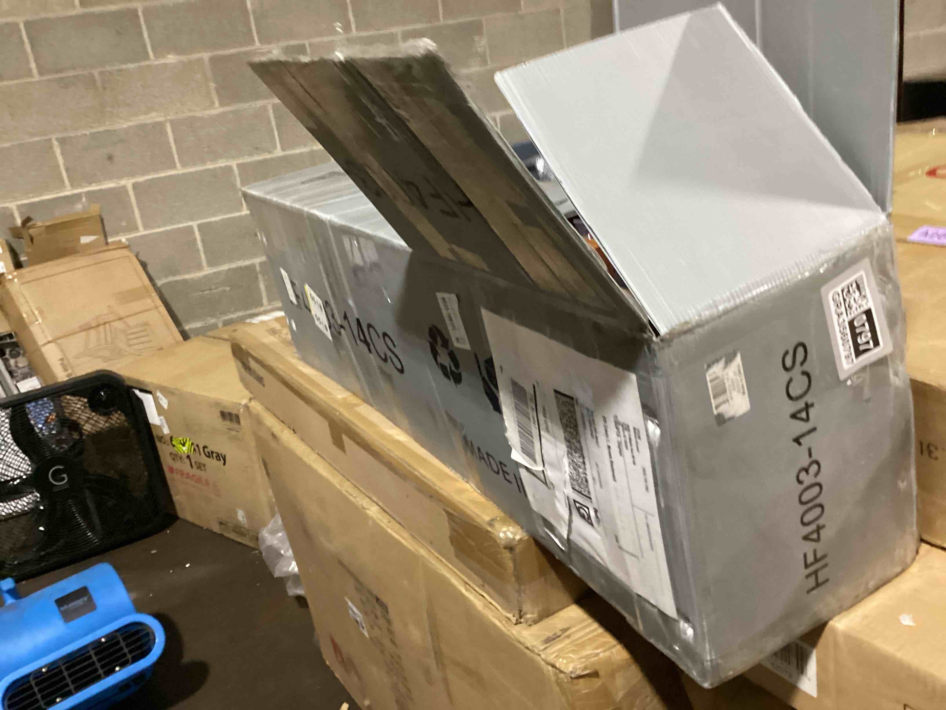 https://s3.amazonaws.com/lotting-images-prod/bidfta/GRA3560797_1751895068114.jpeg