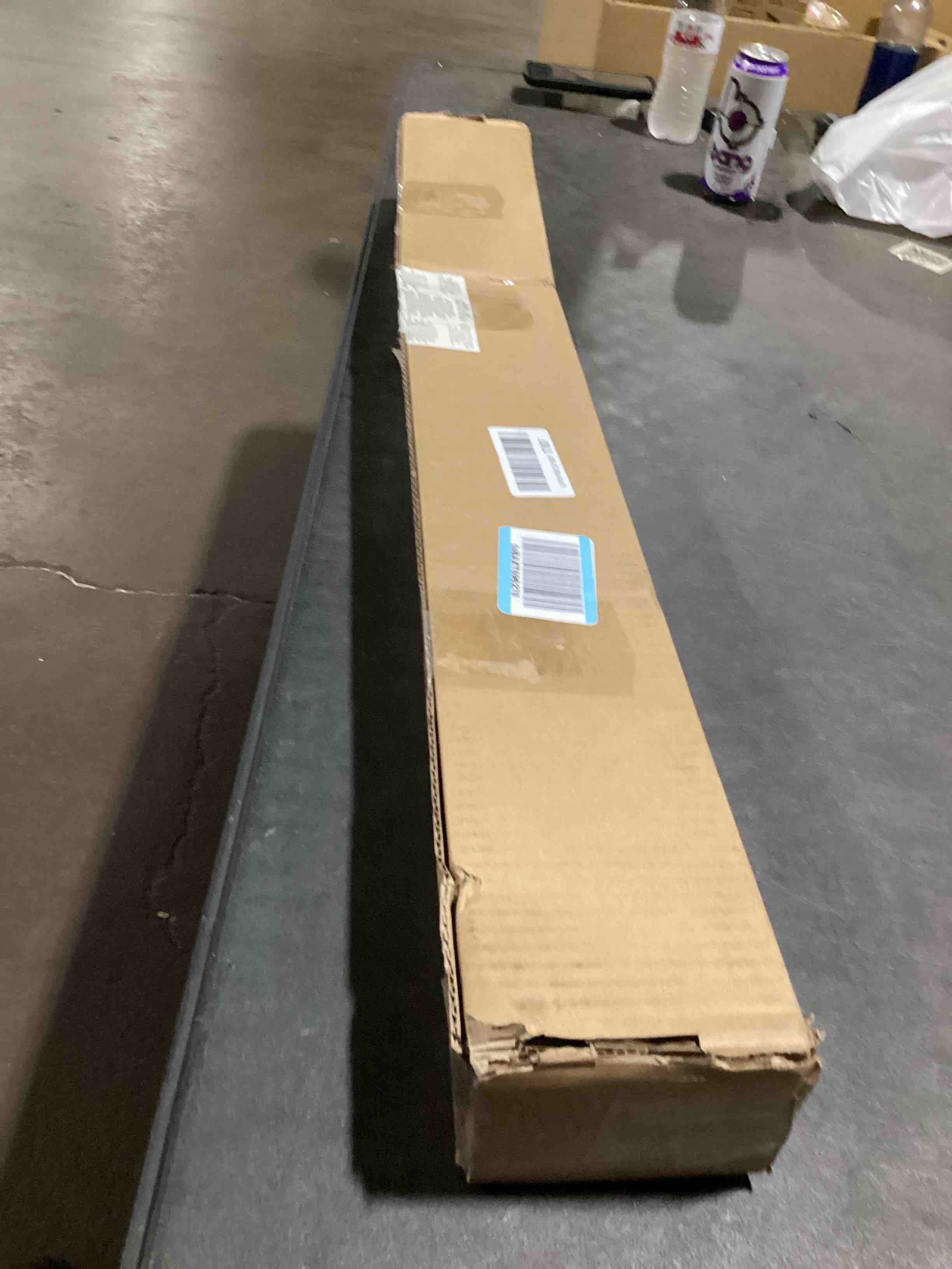 https://s3.amazonaws.com/lotting-images-prod/bidfta/GRA3561010_1751978330778.jpeg