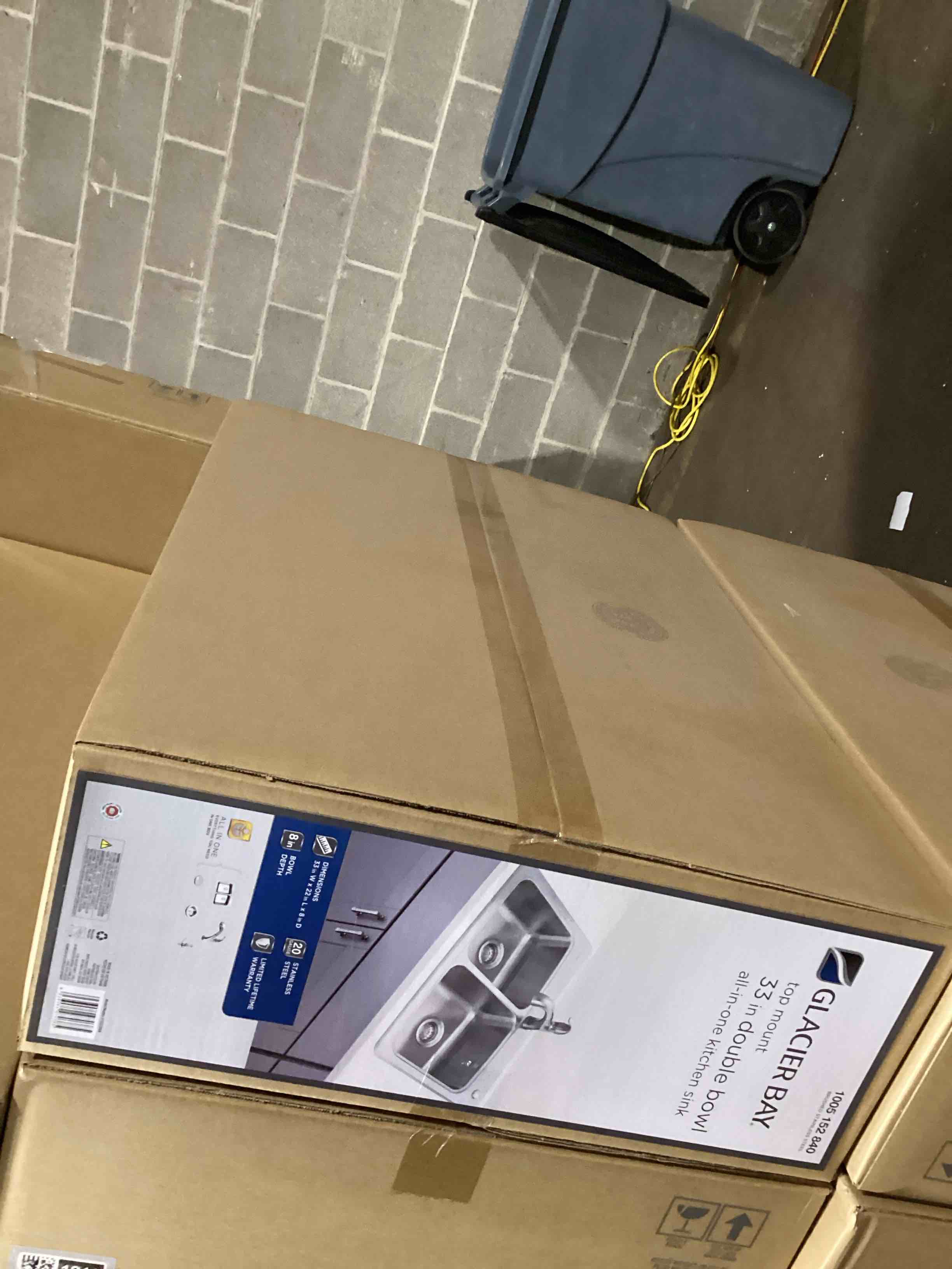 https://s3.amazonaws.com/lotting-images-prod/bidfta/GRA3561232_1752084870104.jpeg