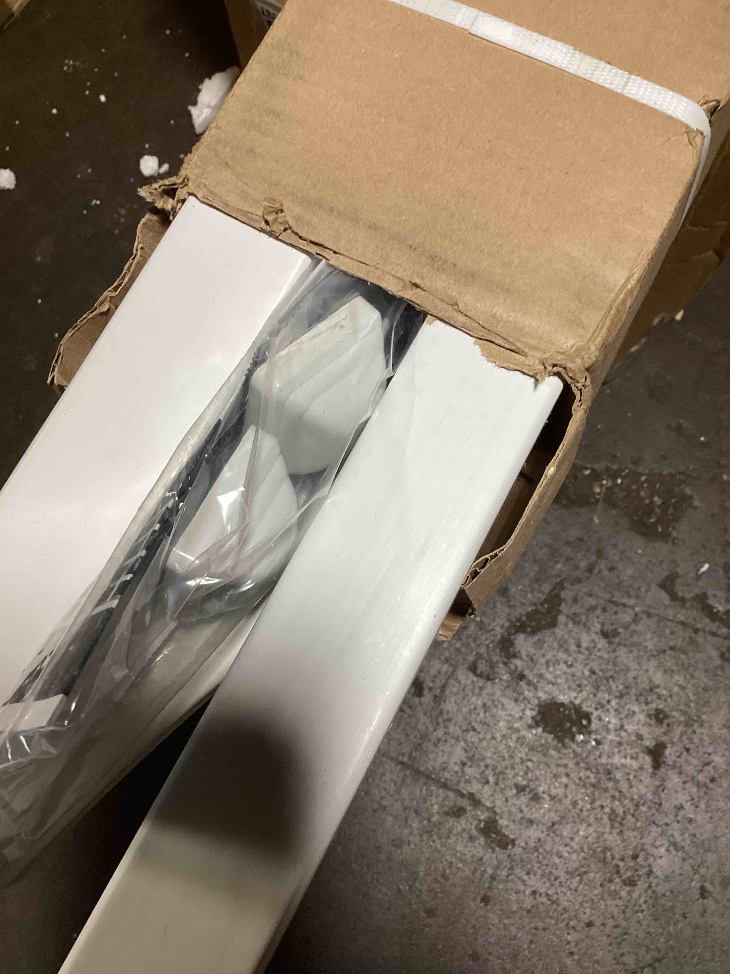 https://s3.amazonaws.com/lotting-images-prod/bidfta/GRA3562900_1751562574890.jpeg