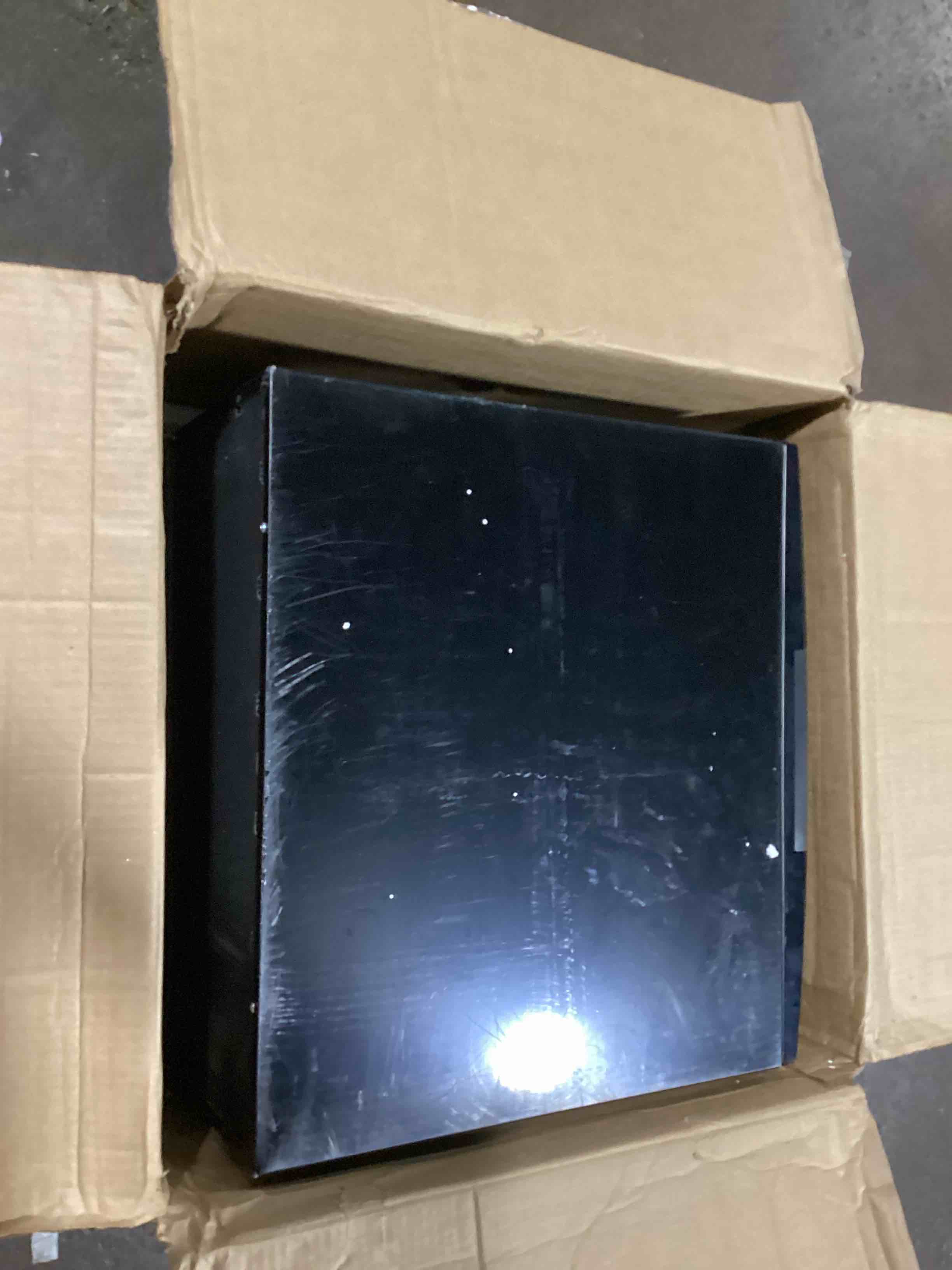 https://s3.amazonaws.com/lotting-images-prod/bidfta/GRA3565087_1750852014670.jpeg