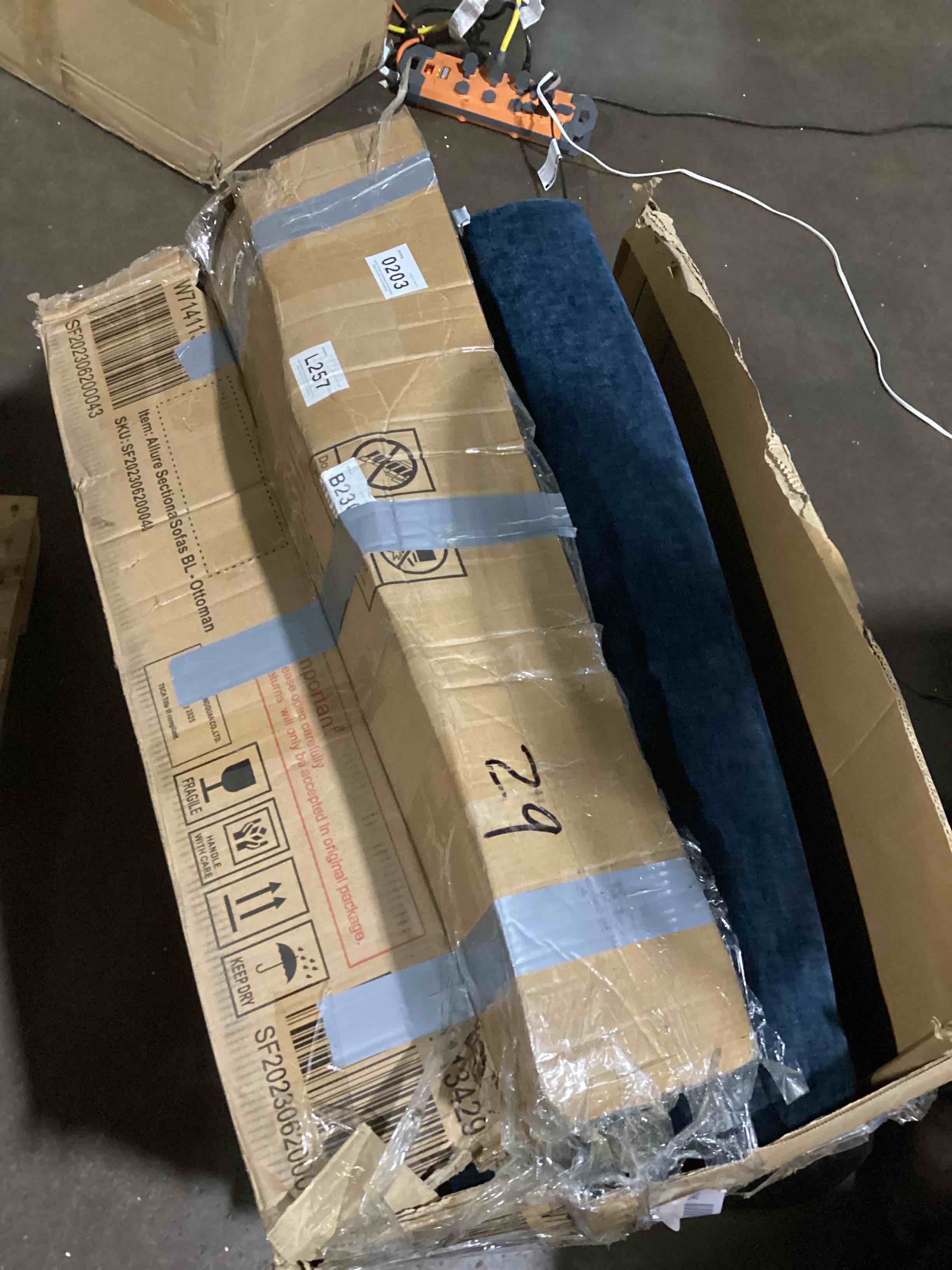 https://s3.amazonaws.com/lotting-images-prod/bidfta/GRA3565610_1751890241664.jpeg