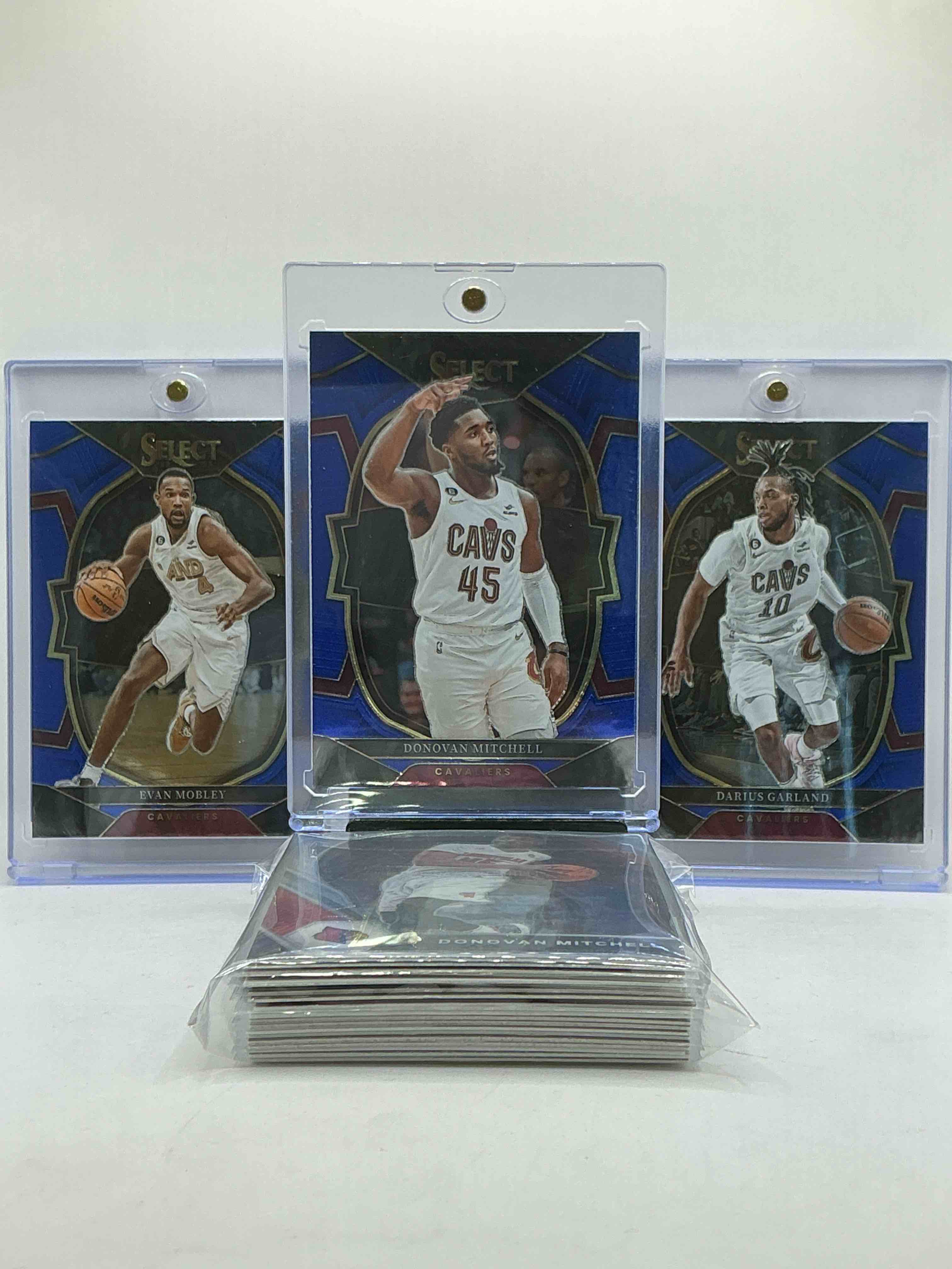 Blue Select Cavs Big Three! Donovan Mitchell, Darius Garland & Even Mobley Match! Ultra Rare Combo… This Cavs Lot Consists Of Awesome Modern Cards! Revolution, Mosaic, Prizm & More! Commons & Stars!