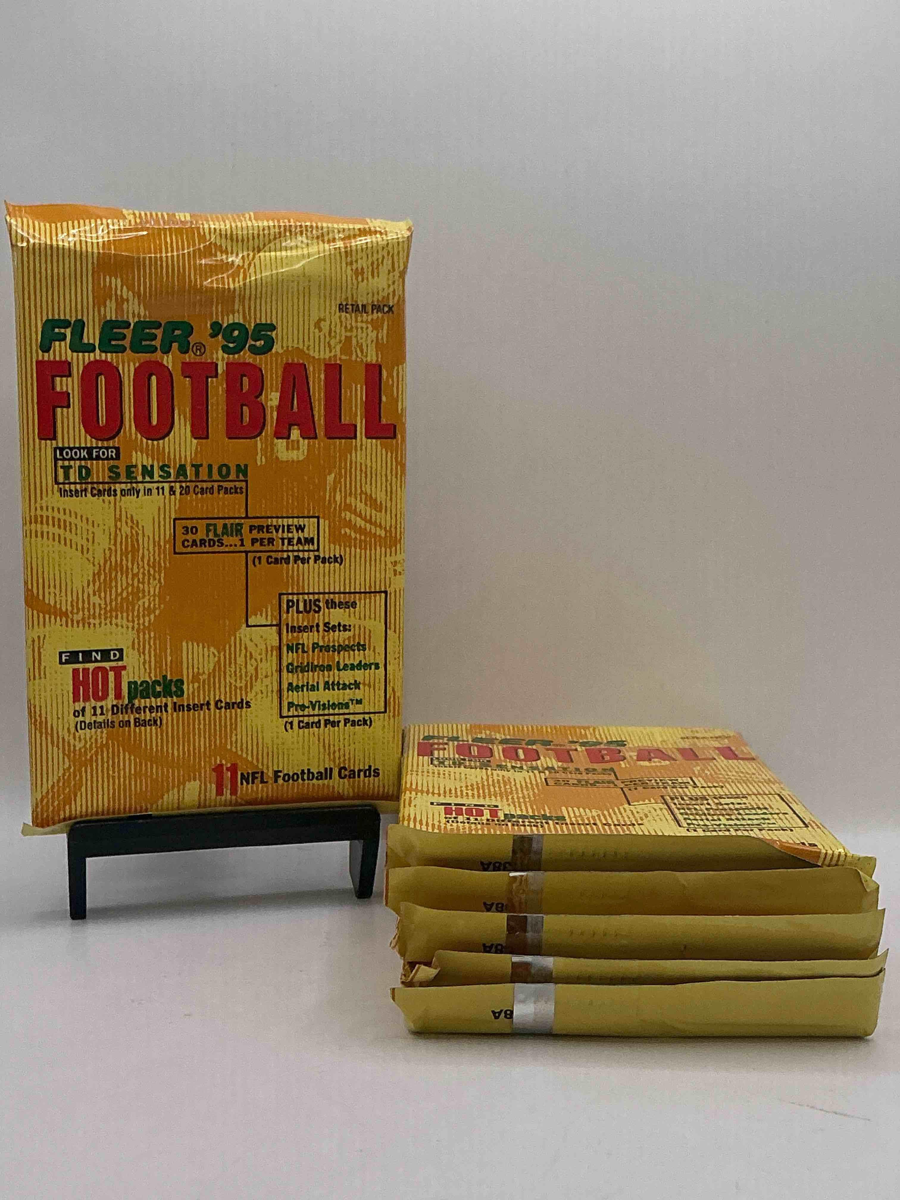 1995 Fleer Football! So Many Cool Inserts Possible! Look For Hot Packs, TD Sensation, Prospects, Gridiron, Aerial Attack, Pro Vision & More! Search For Legends Rookies, Heroes & More! 