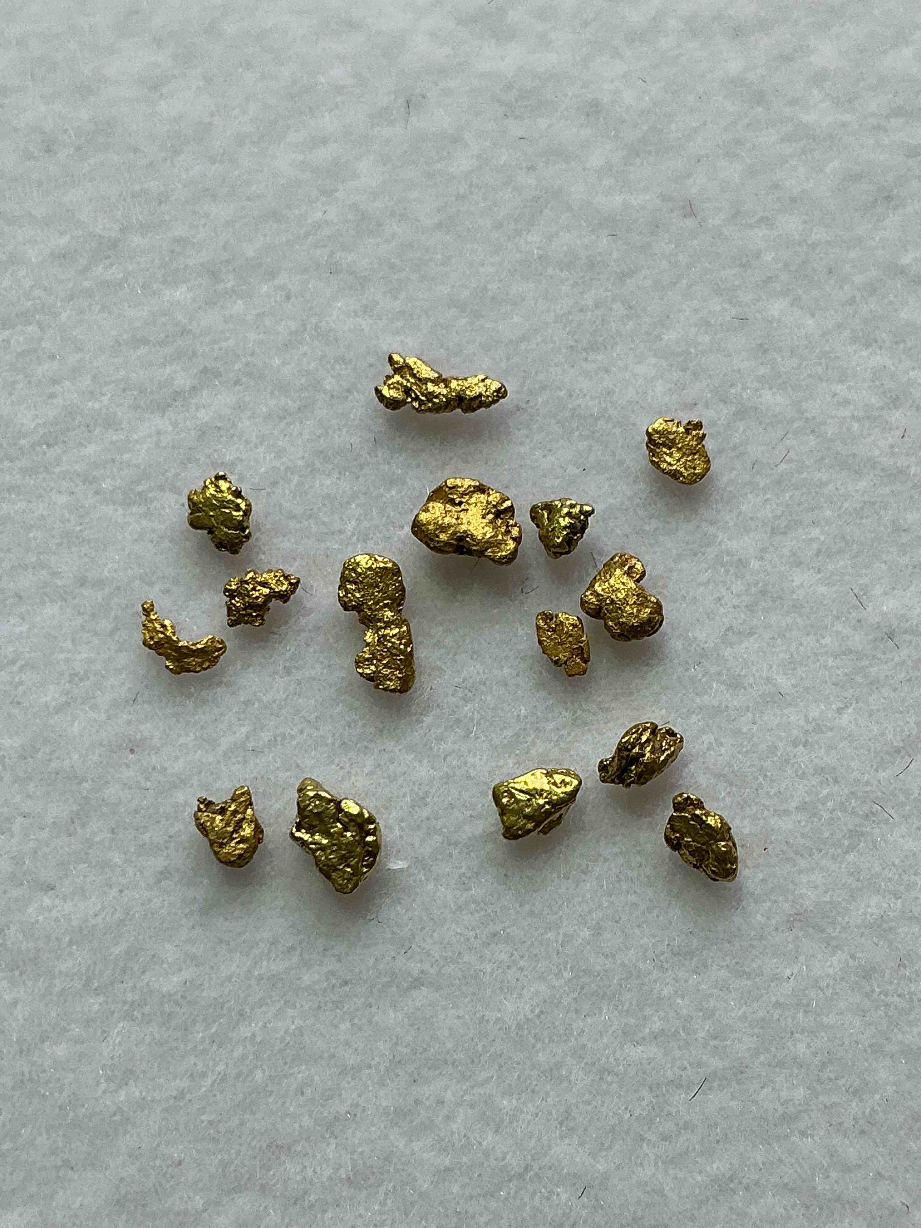 Genuine Gold Nuggets! Gold Nuggets Fresh From Prospecting North Carolina Mountains, Total Weight Of All Nuggets Is Approximately .5 Grams. These Gold Nuggets Typically Test At Between Approx 22-24 Karat. Gold In Raw, Prospected Form Is Extremely Hard To Find & Much Rarer Than Any Refined Form. Get In On The Gold Craze... Gold Has Increased In Value Over 40% In 2025 Alone! U.S. Dime For Size Reference Only (not included). Gold Vile In Image Included. Own Genuine, Gold Nuggets! 