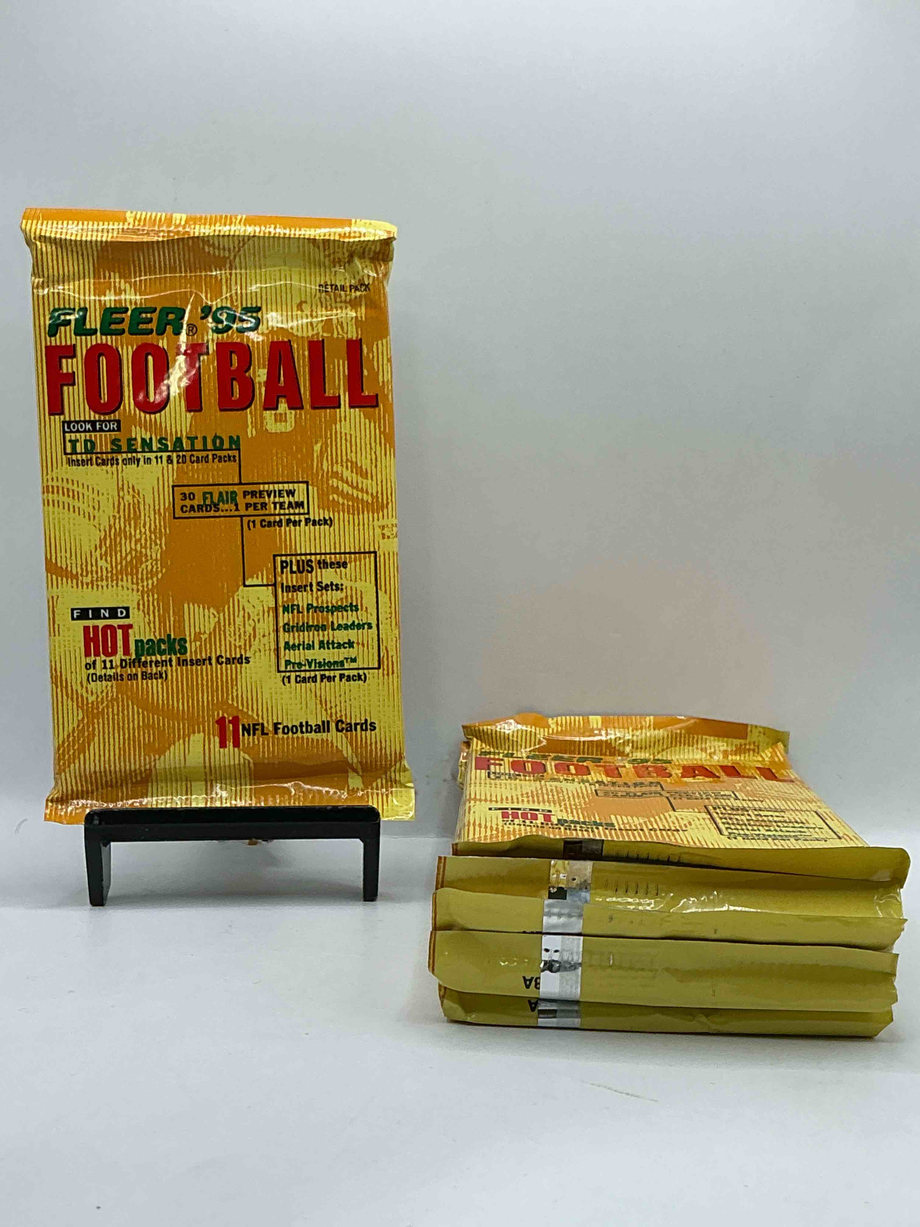 1995 Fleer Football! So Many Cool Inserts Possible! Look For Hot Packs, TD Sensation, Prospects, Gridiron, Aerial Attack, Pro Vision & More! Search For Legends Rookies, Heroes & More!