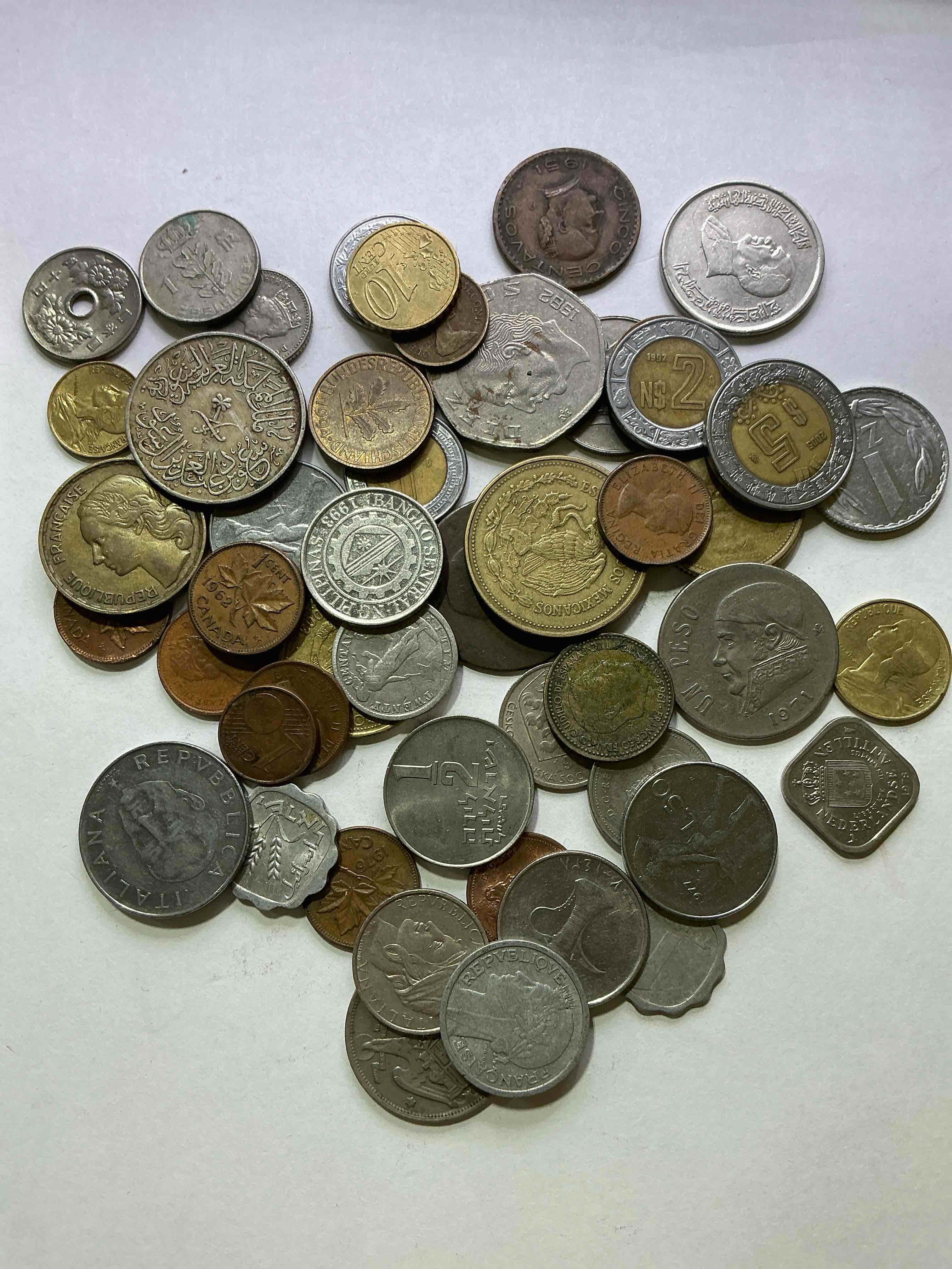 World Coins, Antique & Vintage! Each Lot Is Unique! Many Different Years, Countries, Sizes & Exotic Places. This Cool Collection Of Antique Coins From Around The World Is Loads Of Fun! Have Fun Identifying Each Coin & Country As A Great Educational Tool! A Great Investment Too!