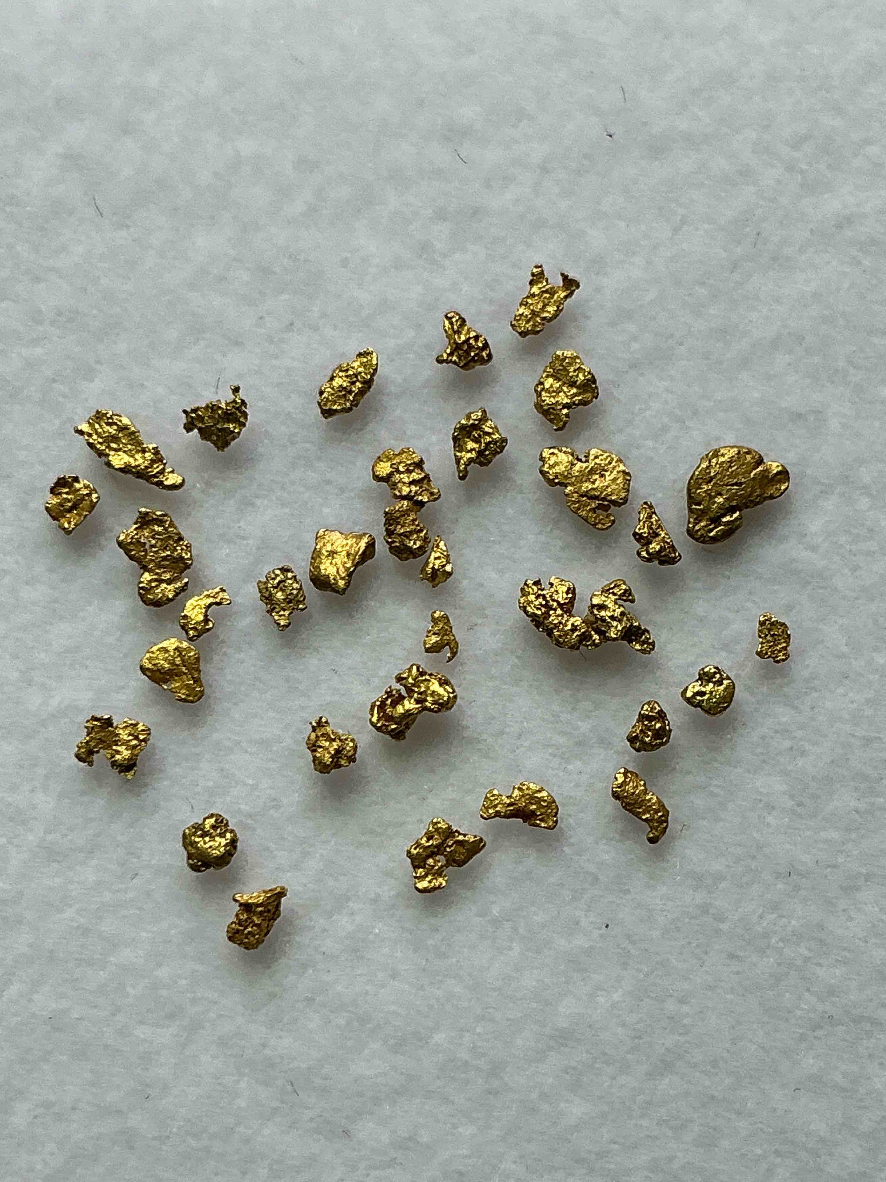 Genuine Gold Nuggets! Gold Nuggets Fresh From Prospecting North Carolina Mountains, Total Weight Of All Nuggets Is Approximately .5 Grams. These Gold Nuggets Typically Test At Between Approx 22-24 Karat. Gold In Raw, Prospected Form Is Extremely Hard To Find & Much Rarer Than Any Refined Form. Get In On The Gold Craze... Gold Has Increased In Value Over 40% In 2025 Alone! U.S. Dime For Size Reference Only (not included). Gold Vile In Image Included. Own Genuine, Gold Nuggets!