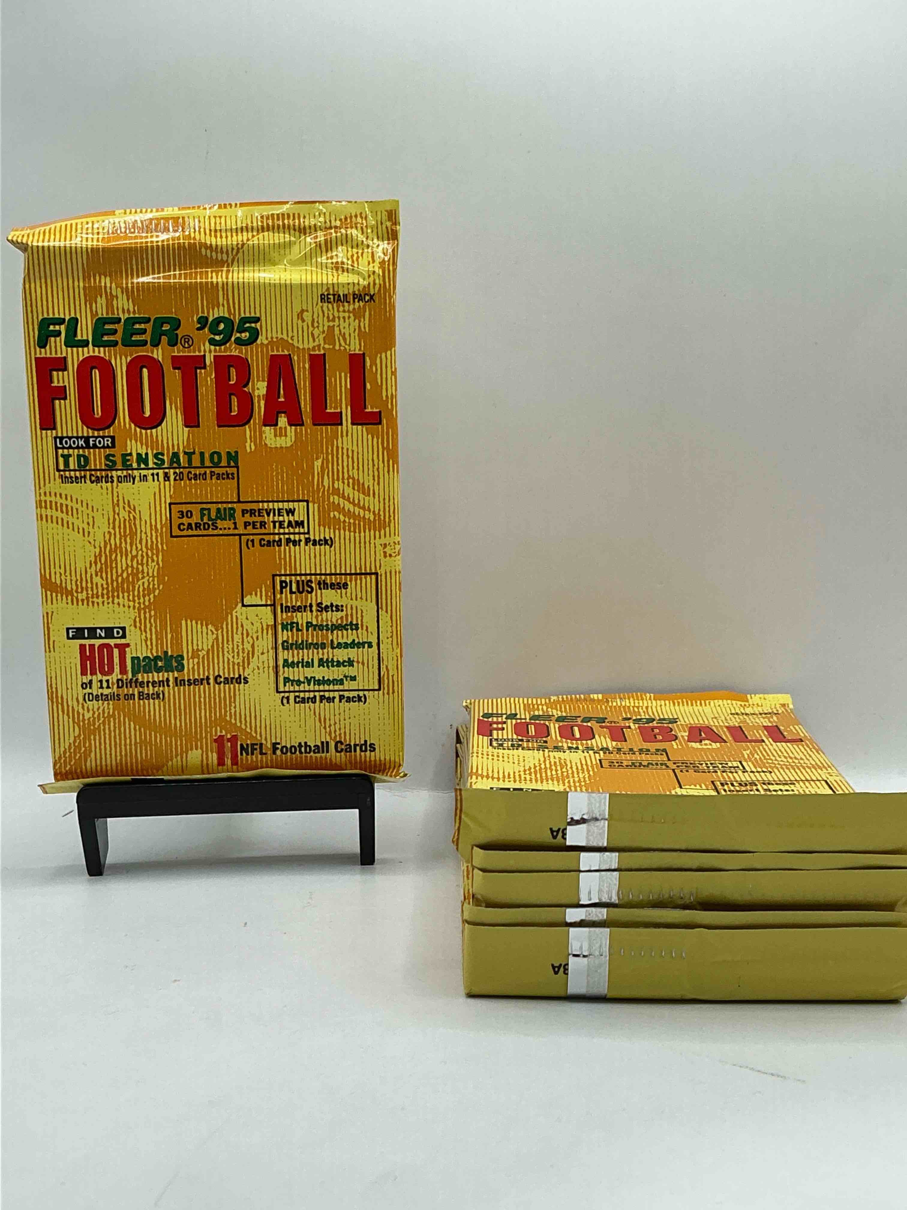  1995 Fleer Football! So Many Cool Inserts Possible! Look For Hot Packs, TD Sensation, Prospects, Gridiron, Aerial Attack, Pro Vision & More! Search For Legends Rookies, Heroes & More! 