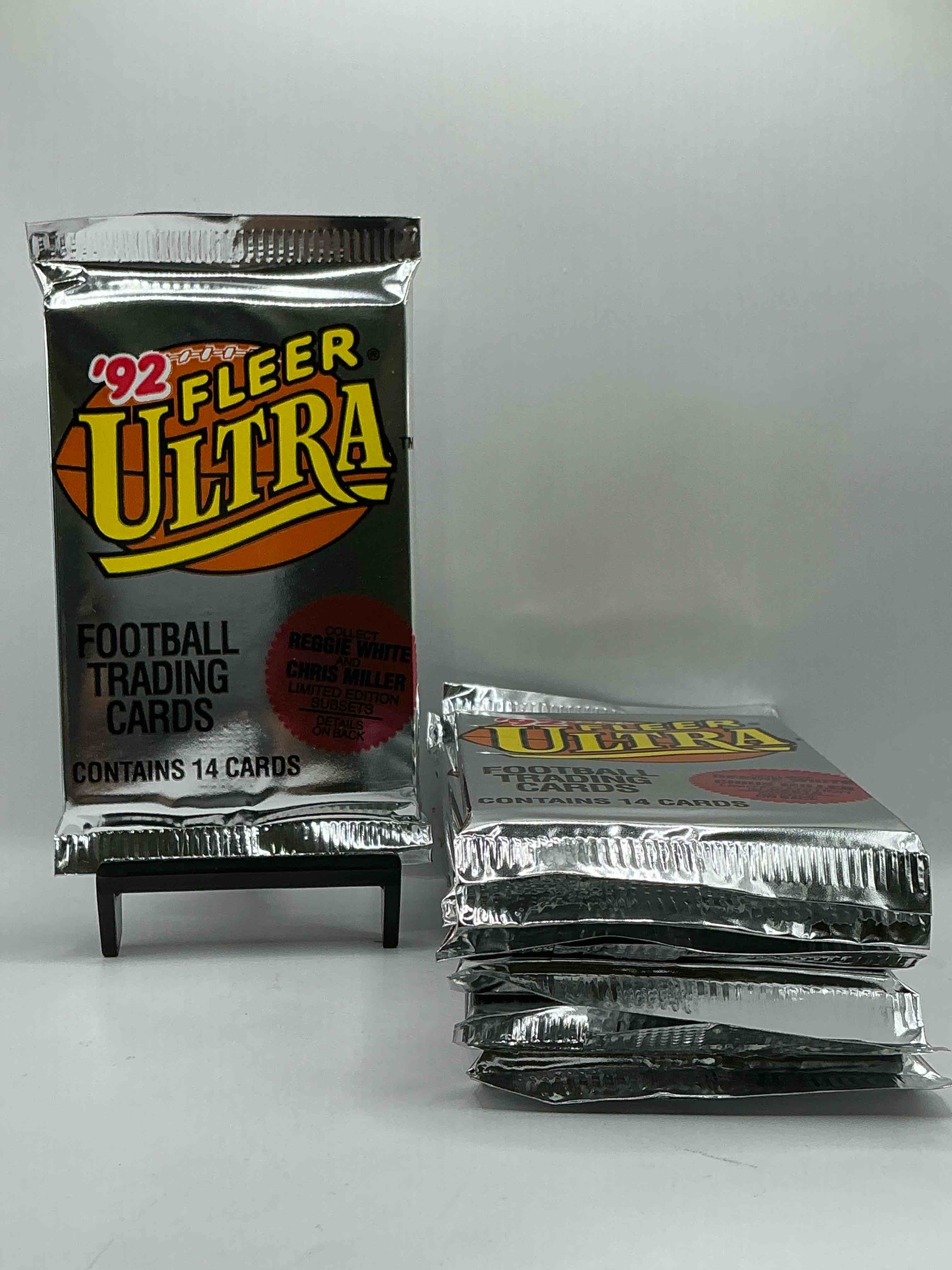 1992 Fleer Football Unopened Packs, Straight From Box! Search For Awesome Cards From Barry Sanders, Emmitt Smith, Brett Favre & Other 80's & Early 90's Stars! Also, Search For Mark Rypien Performance Highlights Cards!