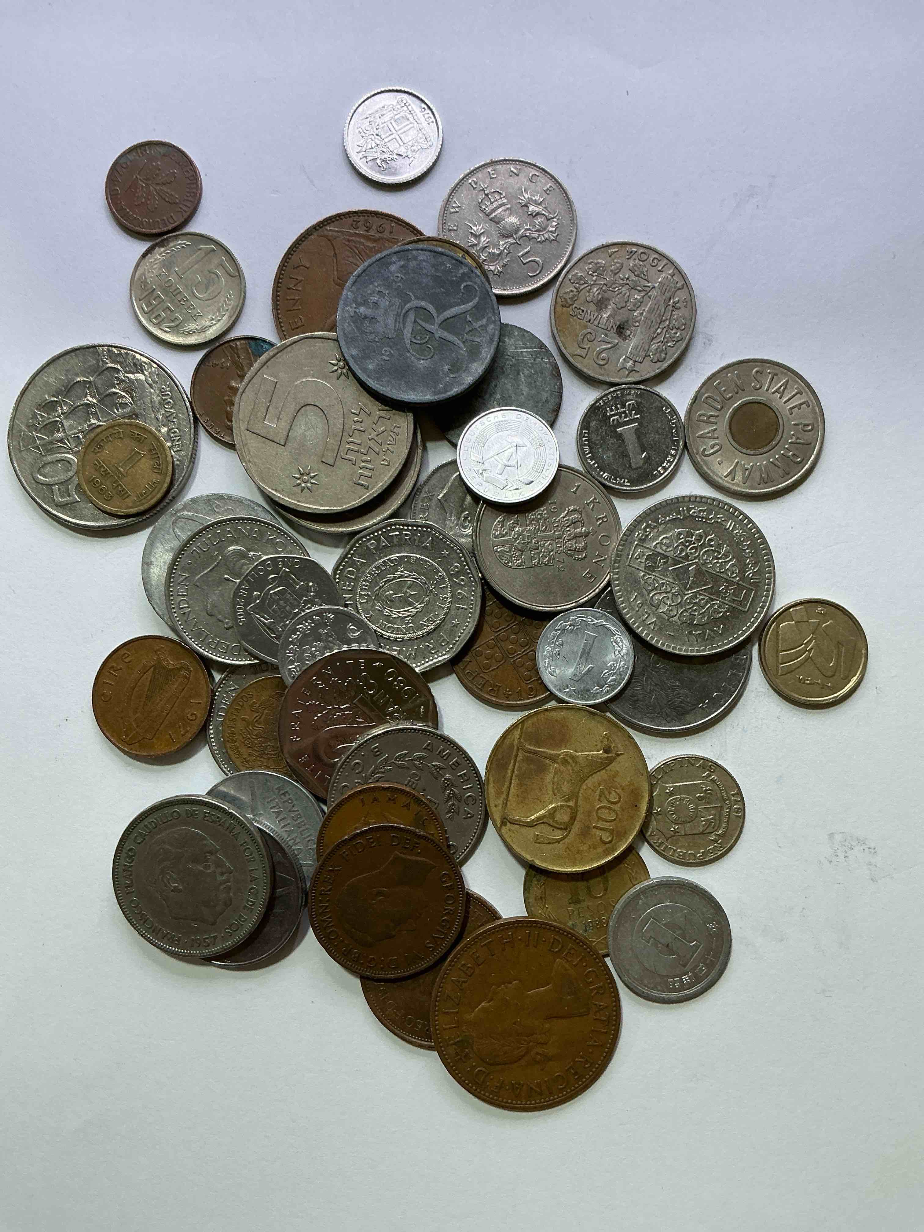 World Coins, Antique & Vintage! Each Lot Is Unique! Many Different Years, Countries, Sizes & Exotic Places. This Cool Collection Of Antique Coins From Around The World Is Loads Of Fun! Have Fun Identifying Each Coin & Country As A Great Educational Tool! A Great Investment Too!