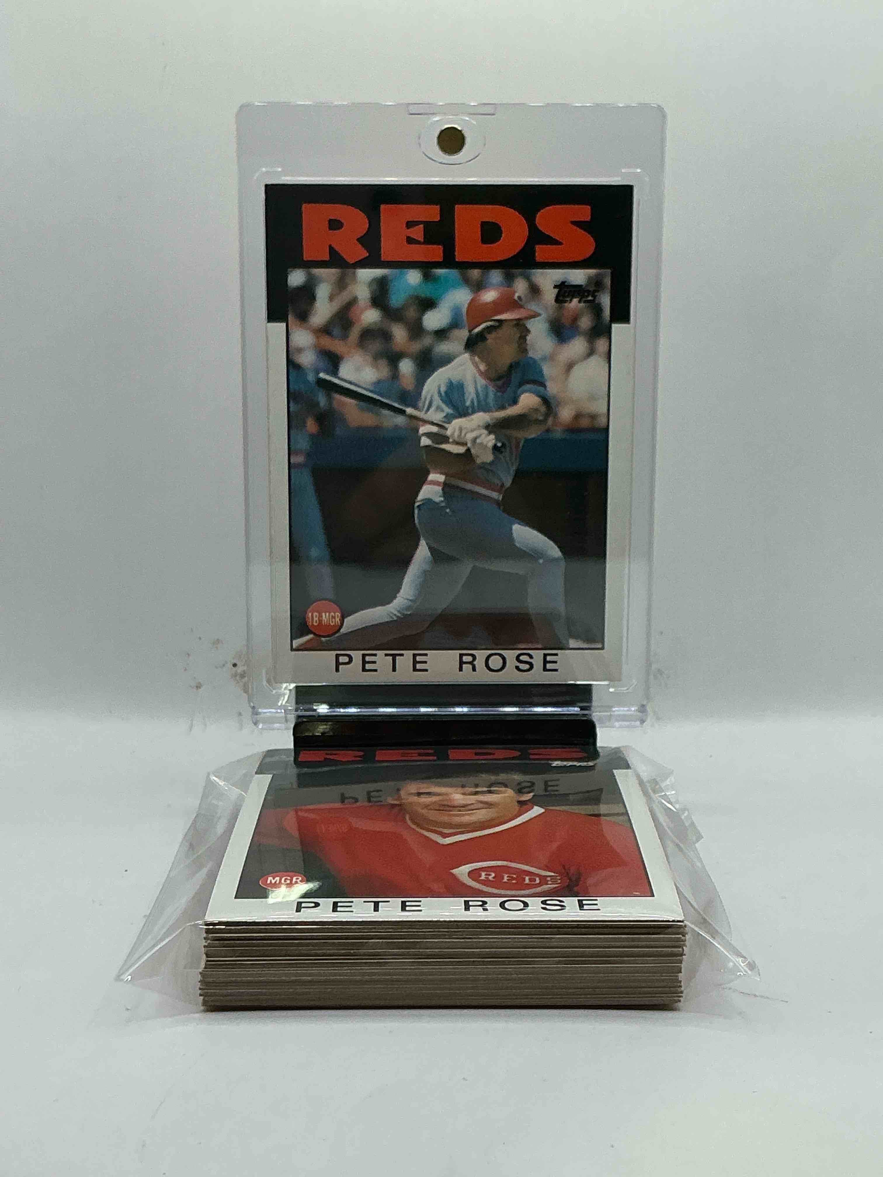 1986 Topps Baseball REDS Complete Set! 28 Card Reds Set, Including Multiple Pete Rose Cards! Legends Like Pete Rose, Eric Davis & So Many More! Perfect For Any Reds Fan! These Cards Are Rare & Hard To Come By!