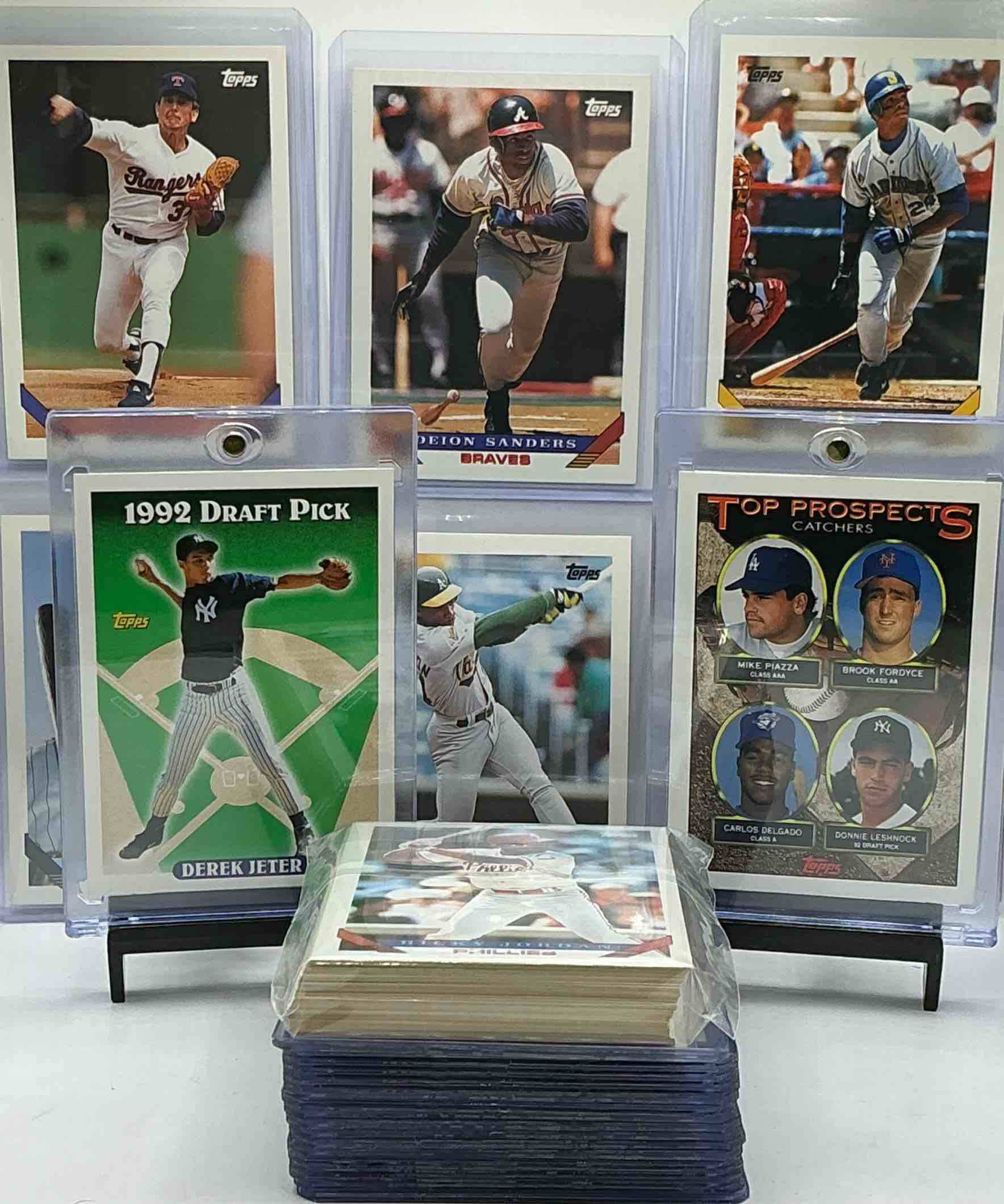 Derek Jeter Rookie! WOW… 1993 Topps Baseball 50 Card Lot! Derek Jeter & Mike Piazza Rookies… Along With Legends, Heroes, All Stars, Hall Of Famers, Rookies & More! Ken Griffey Jr, Deion Sanders, Kirby Puckett, Bo Jackson, Rickey Henderson, Ryne Sandberg, Tom Glavine, Barry Bonds, Greg Maddux, Frank Thomas & More! 50 Card Baseball!